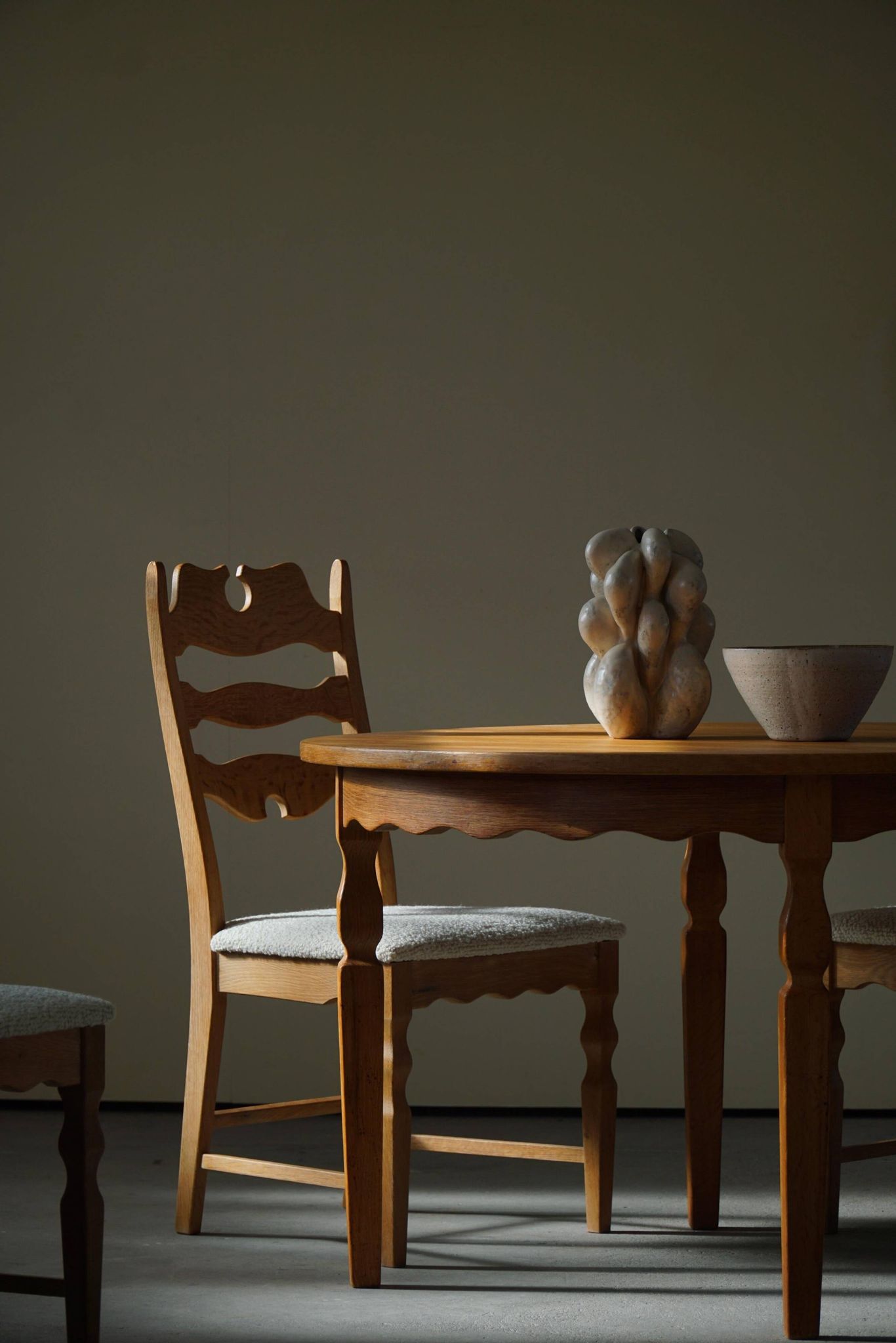 Set of 4 "Razorblade" high back chairs in oak & boucle, Henning Kjærnulf, 1960s