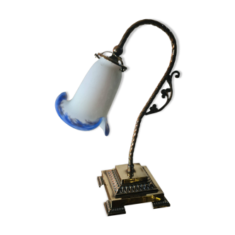 Lampe bronze art déco et sa tulipe pate verre blanche et bleu 40x30