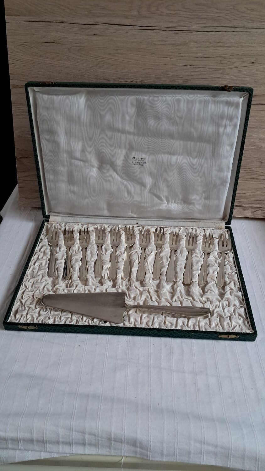 Cutlery set of 12 forks and silver-plated cake server