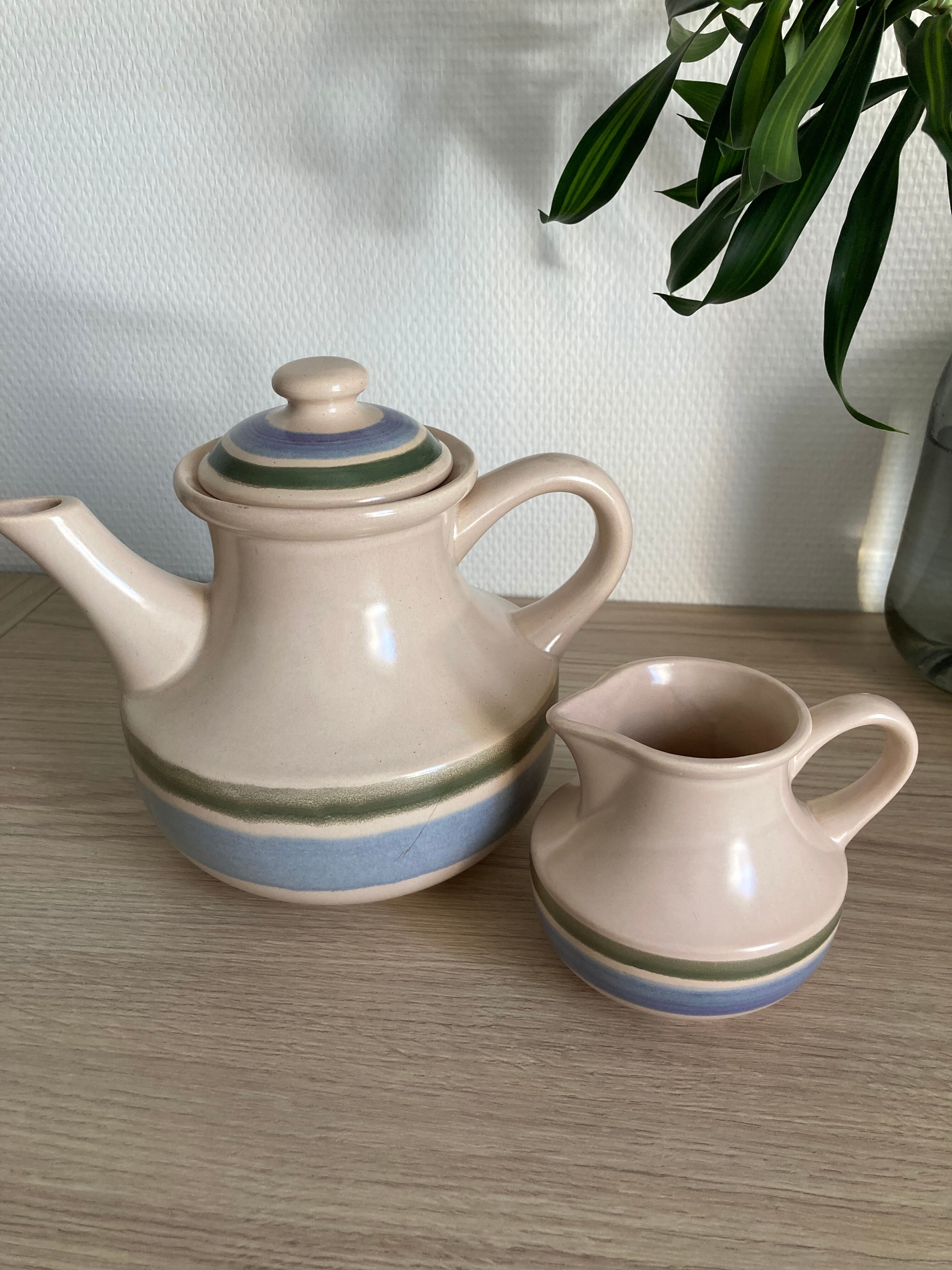 Teapot and milk jug Gien Faïencerie
