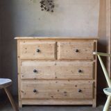 Solid wood chest of drawers