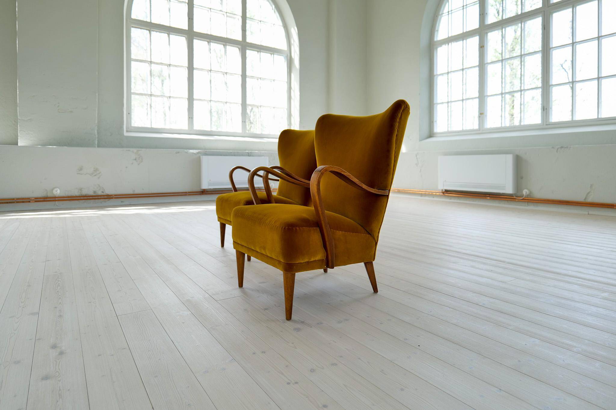 Modern Scandinavian Art Deco lounge chairs in velvet from the 1940s.