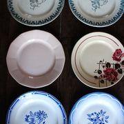 A set of 6 mismatched blue and pink floral dinner plates from Terre de Fer, Digoin.