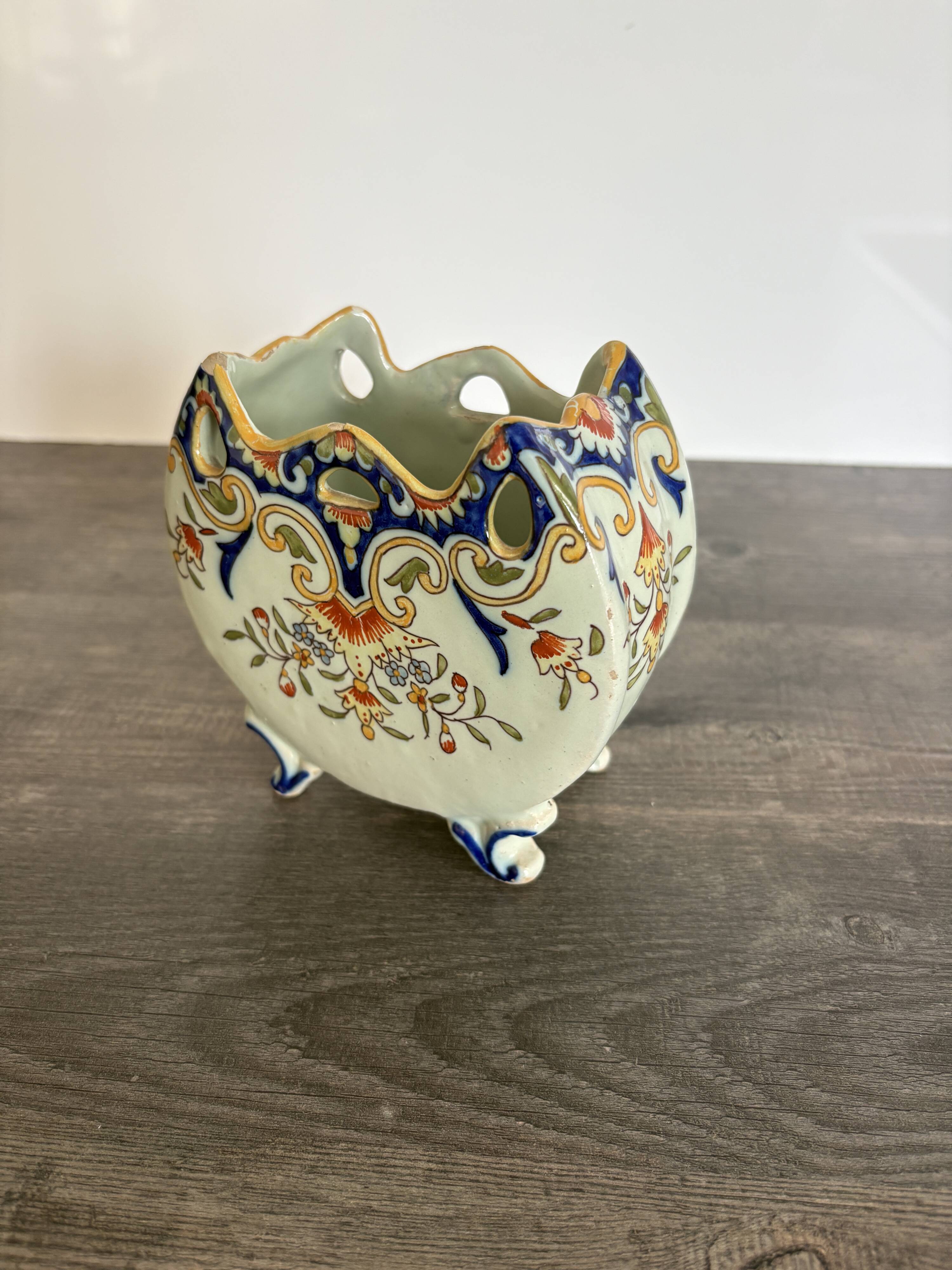 Antique cache-pot in Art Nouveau faience