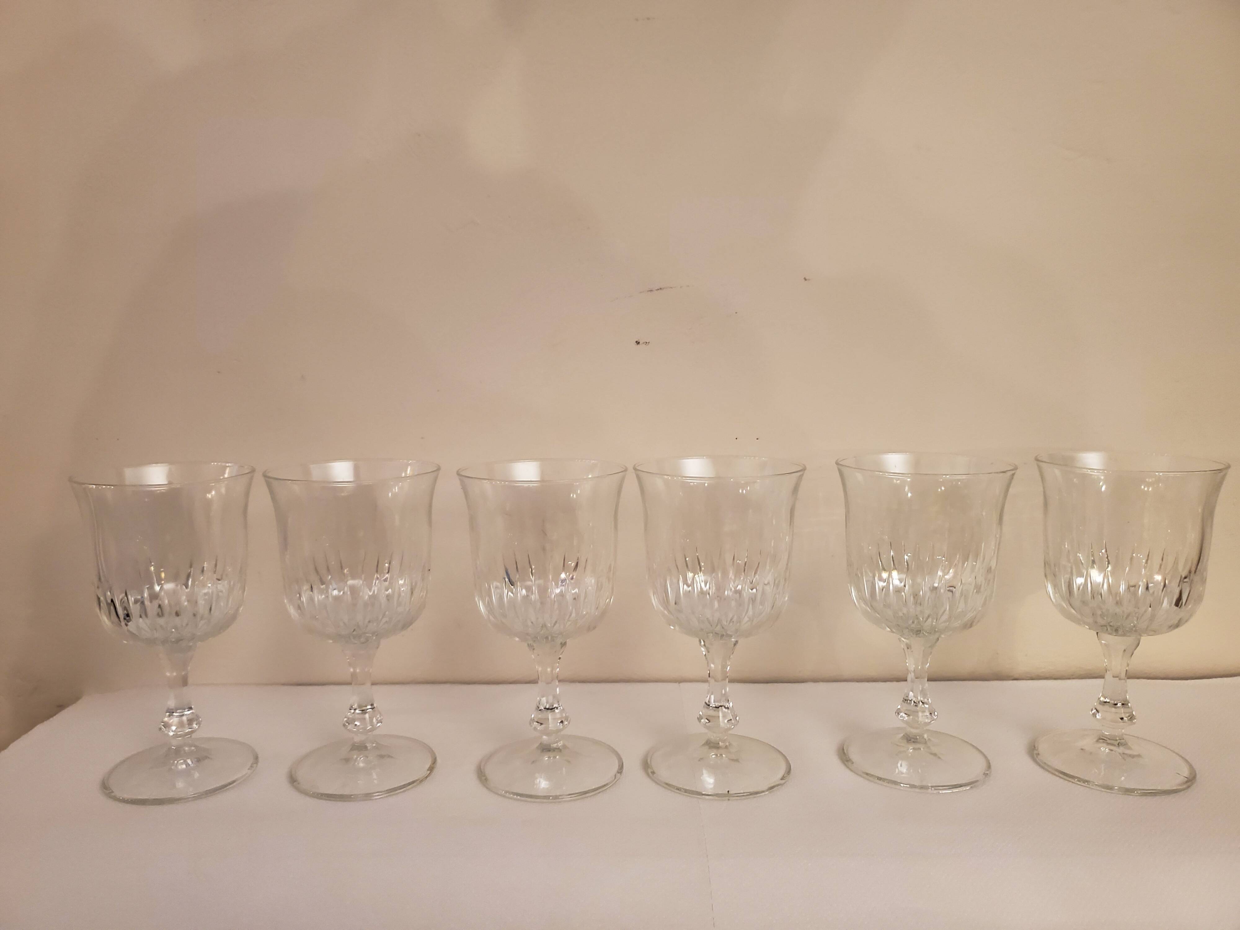 6 chiseled glass foot glasses