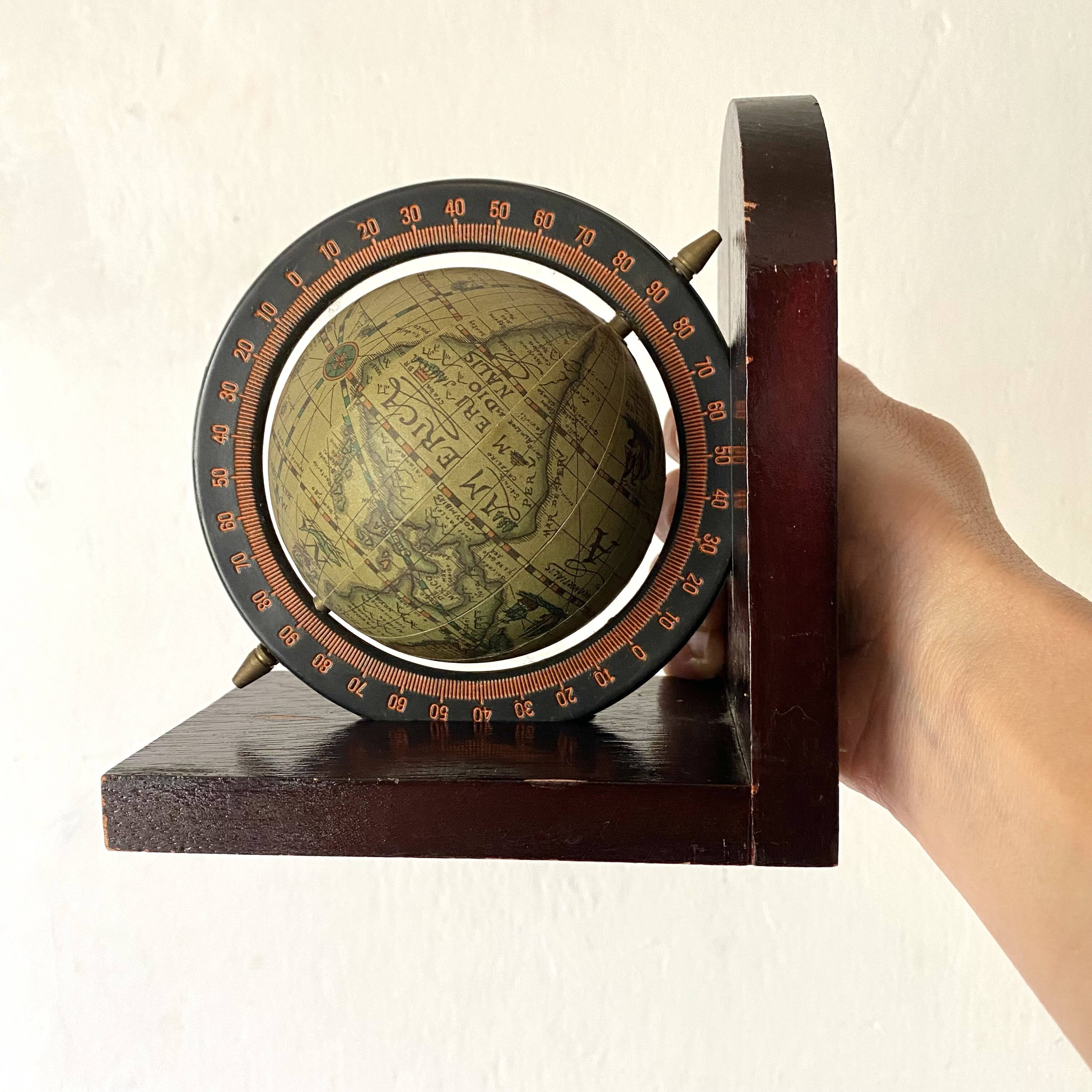 Serre livres vintage globes terrestres