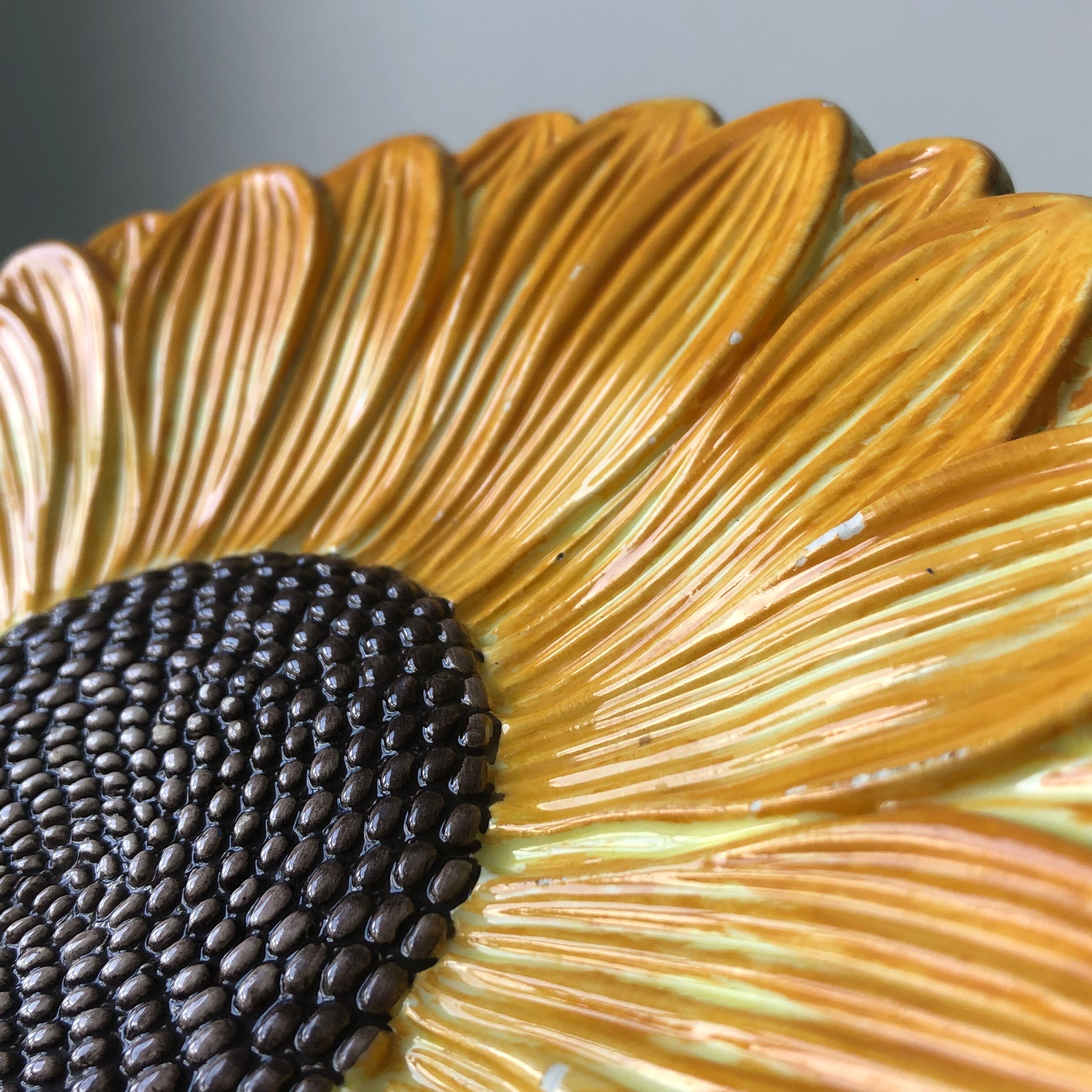 Sunflower plate Bassano Italy numbered 1889 / 22 in ceramic