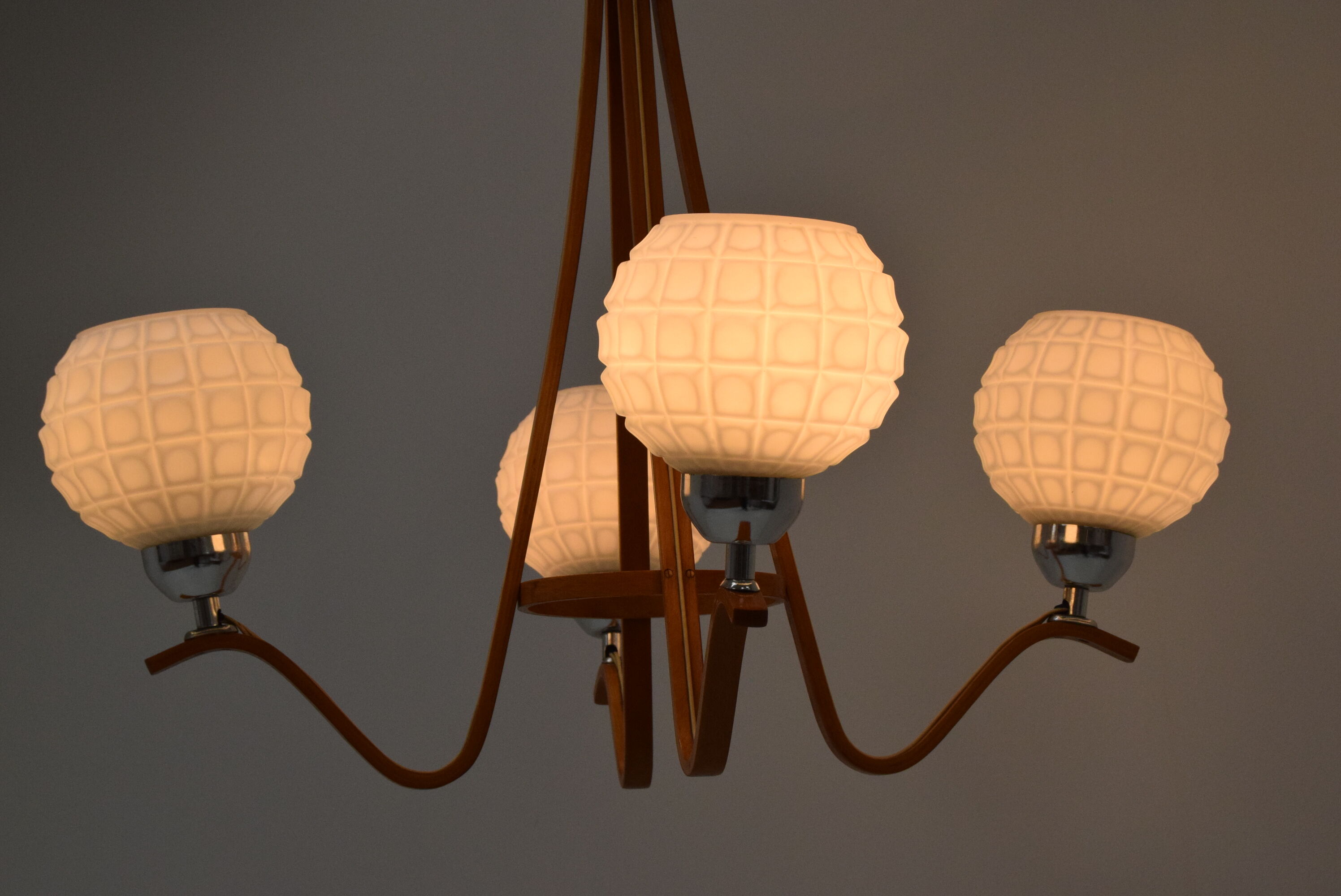 Mid-Century wood chandelier /dřevo Humpolec, 1970's.