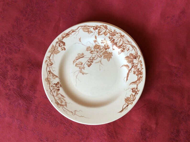 Set of 4 plates of old flat earth iron decor of vine leaf