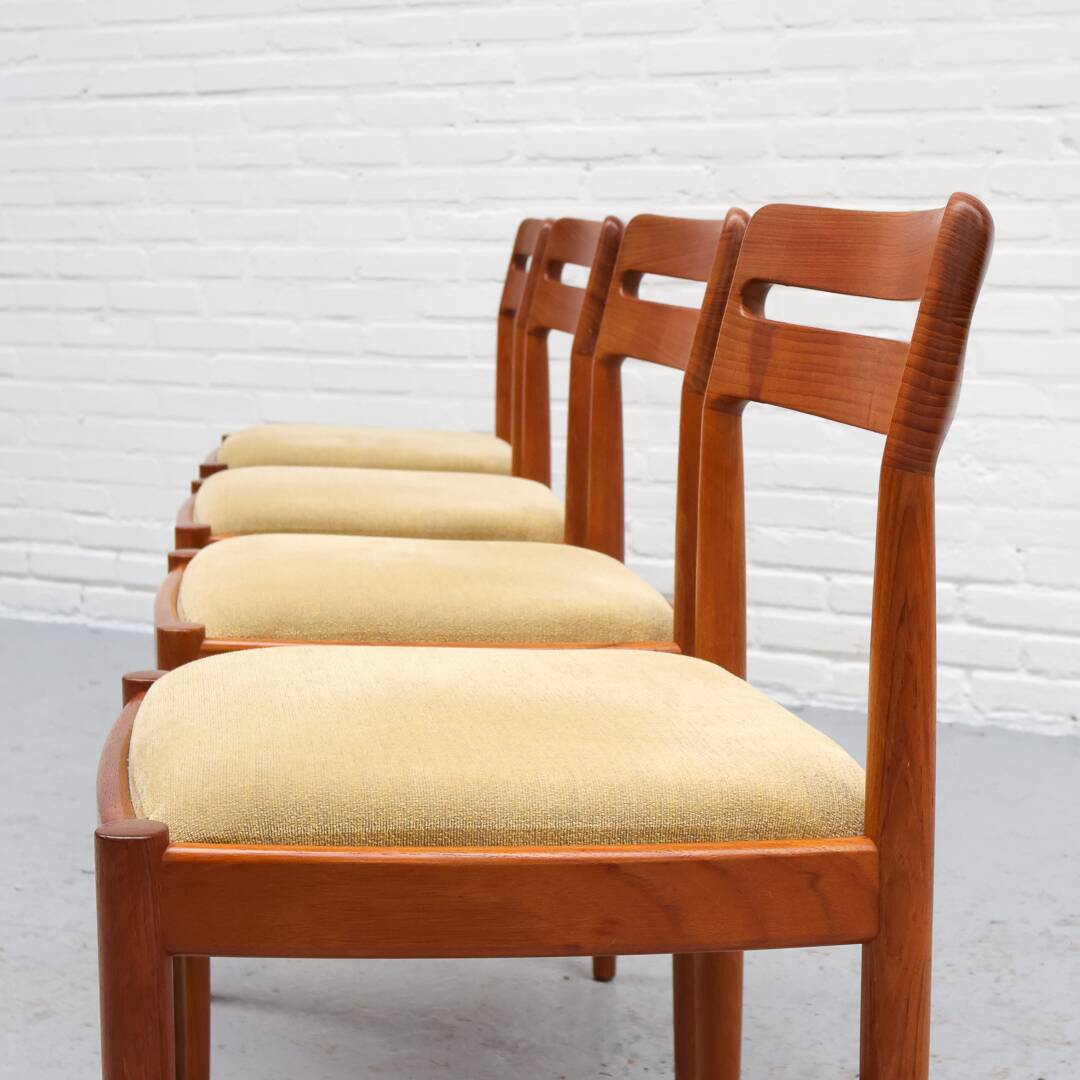 4 chaises de salle à manger par HW Klein pour Bramin, années 1960