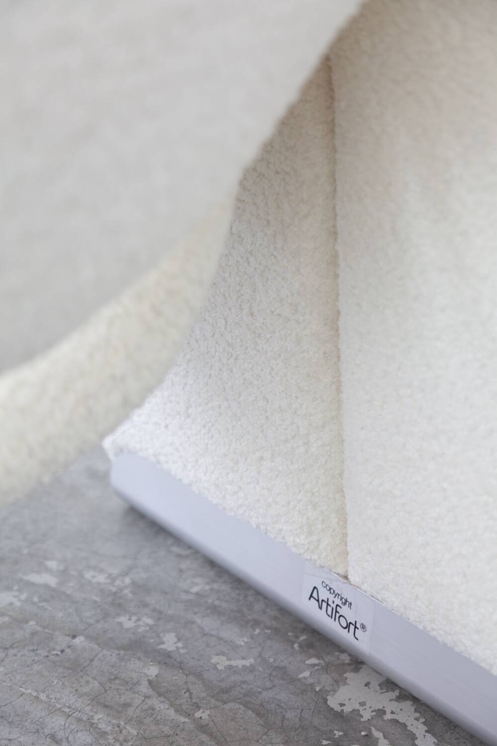 Fauteuil Groovy boucle blanc cassé par Pierre Paulin