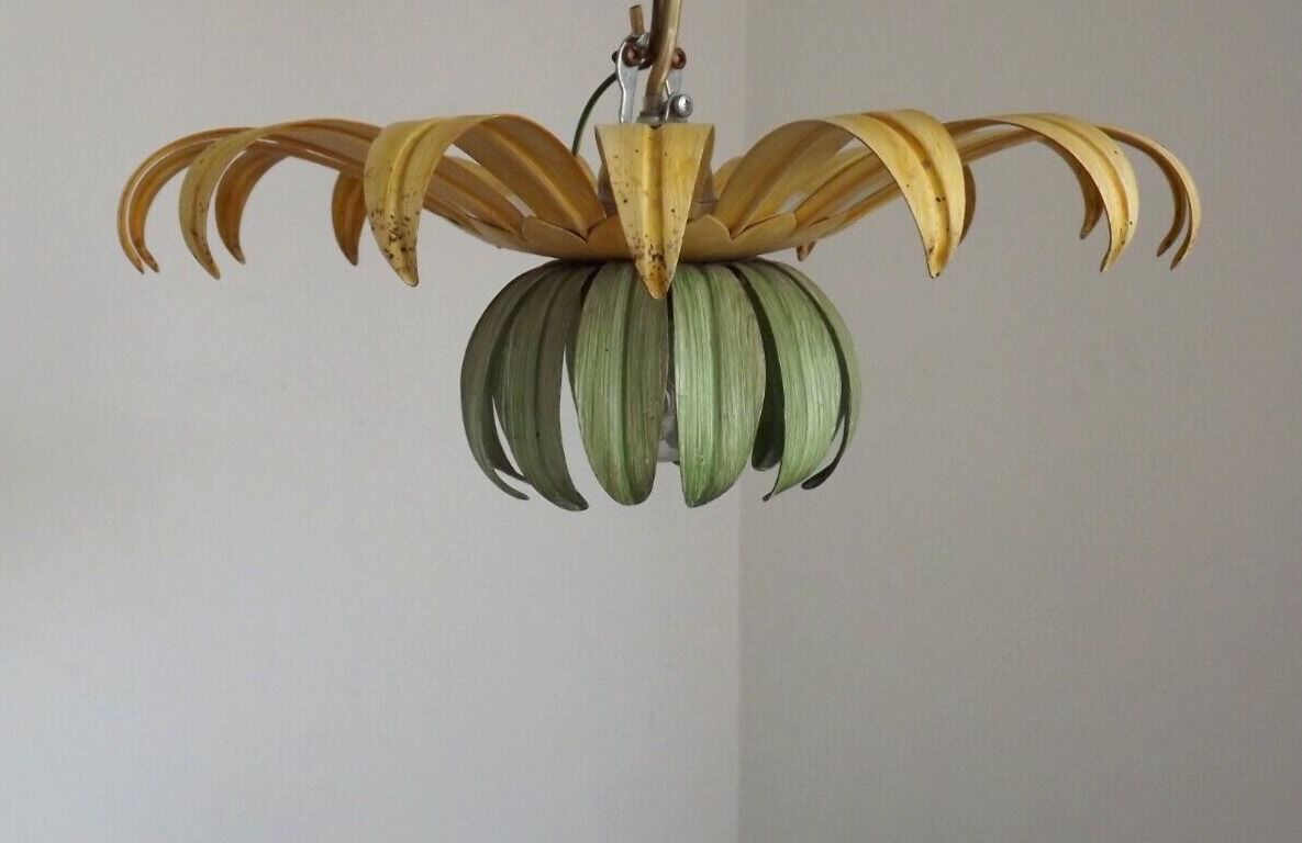 Ceiling light yellow &green leaves one central bulb
