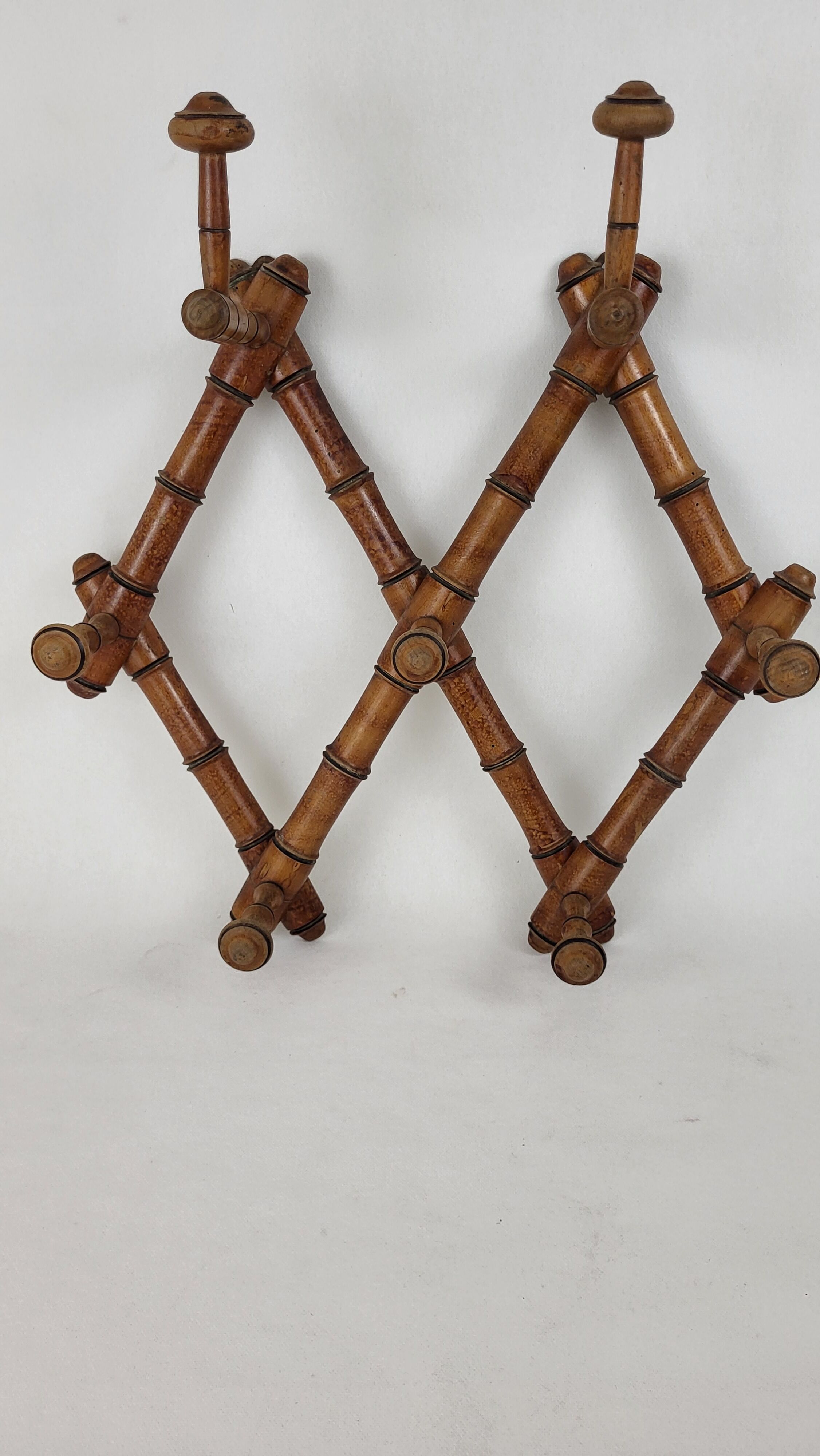 Bamboo-style wooden accordion coat rack