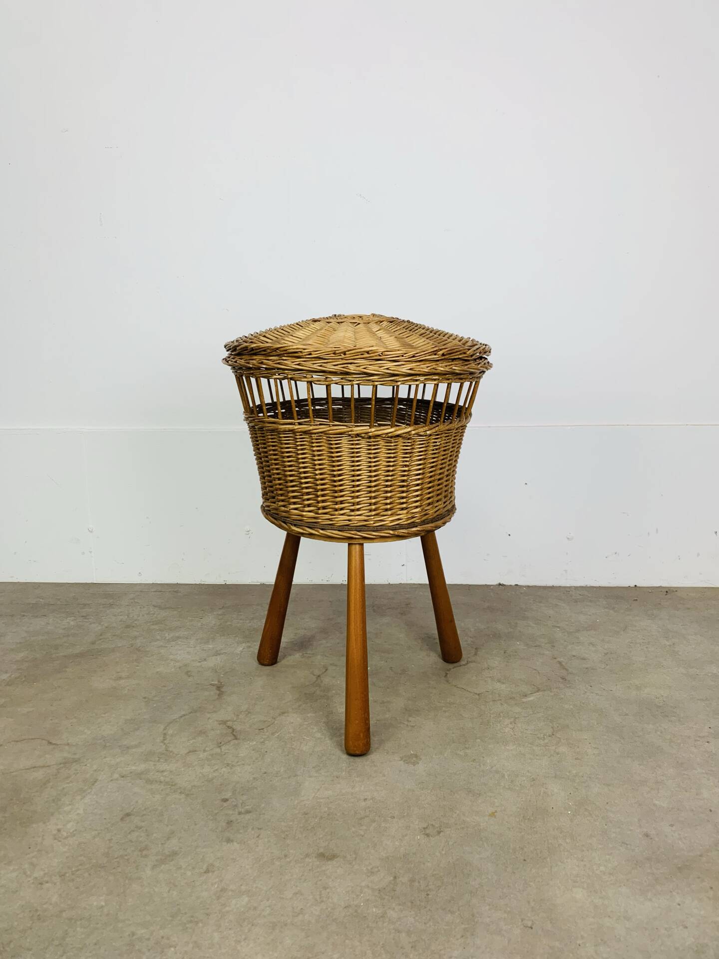 Tripod rattan basket, club feet, 1960s