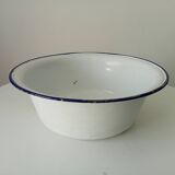 Old enameled basin