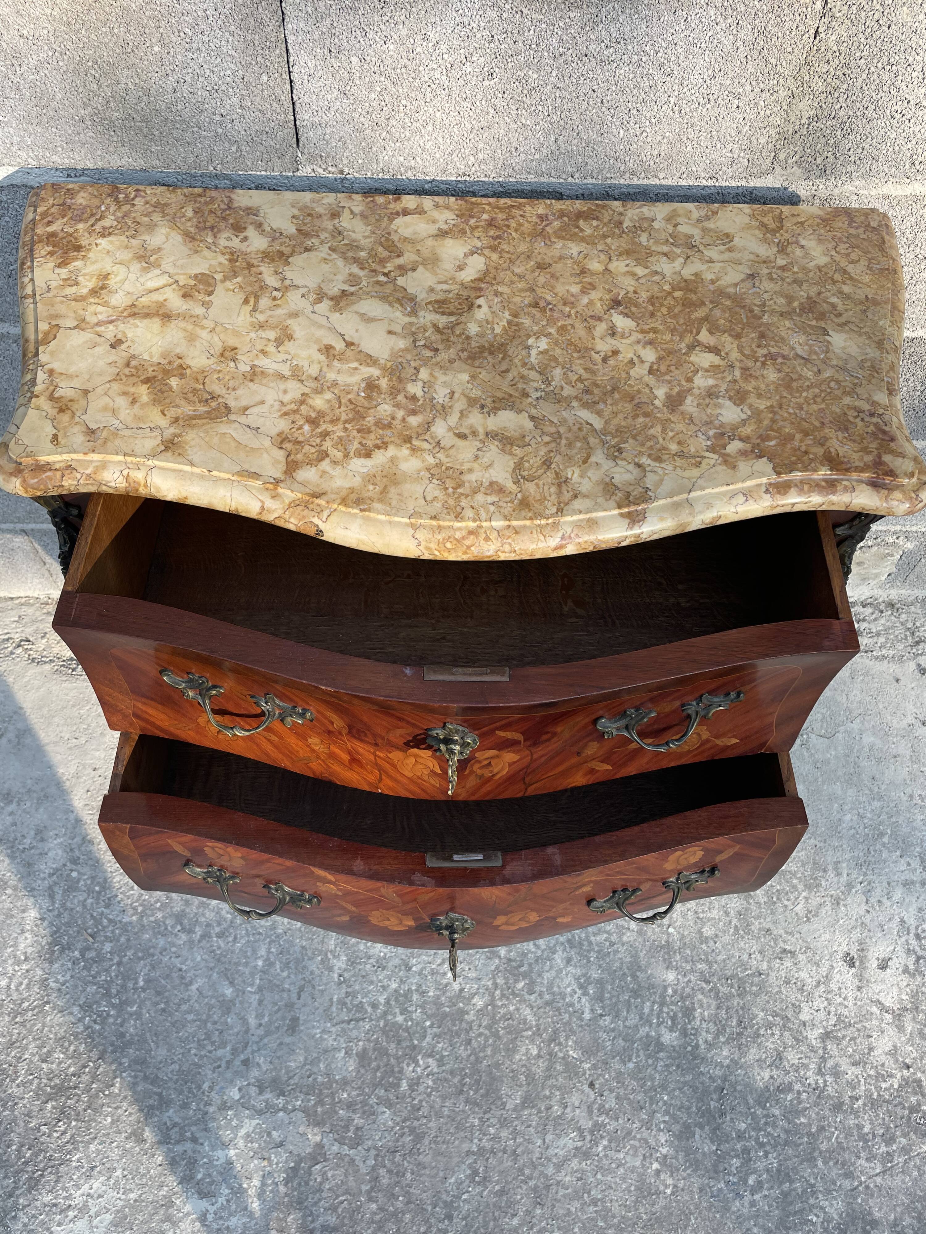 Rosewood chest of drawers