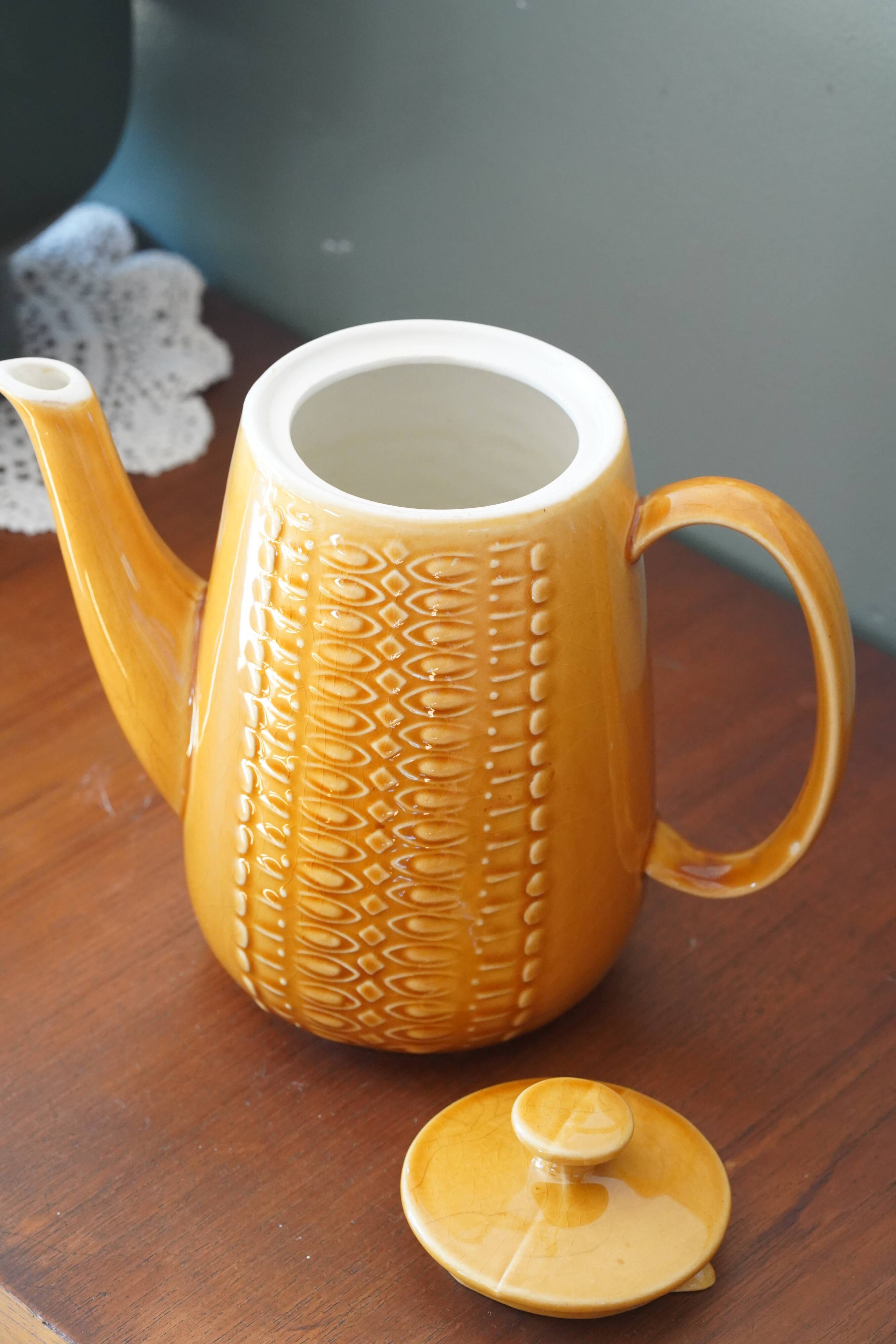 Ceramic teapot