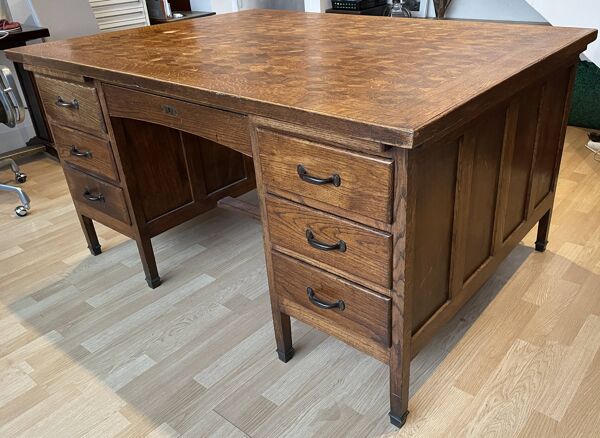 Bureau de ministre en chêne massif avec marqueterie années 1930