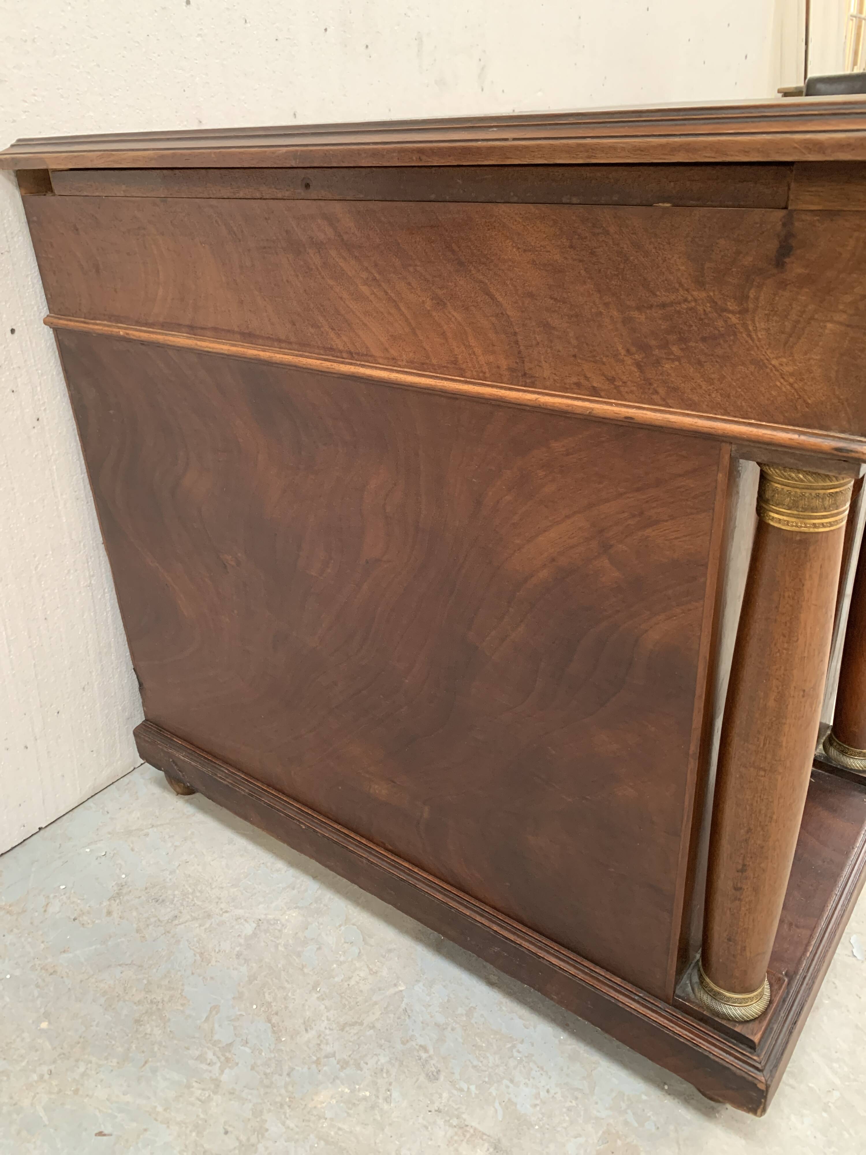 Bureau a caissons de style Empire en acajou et placage XX siècle