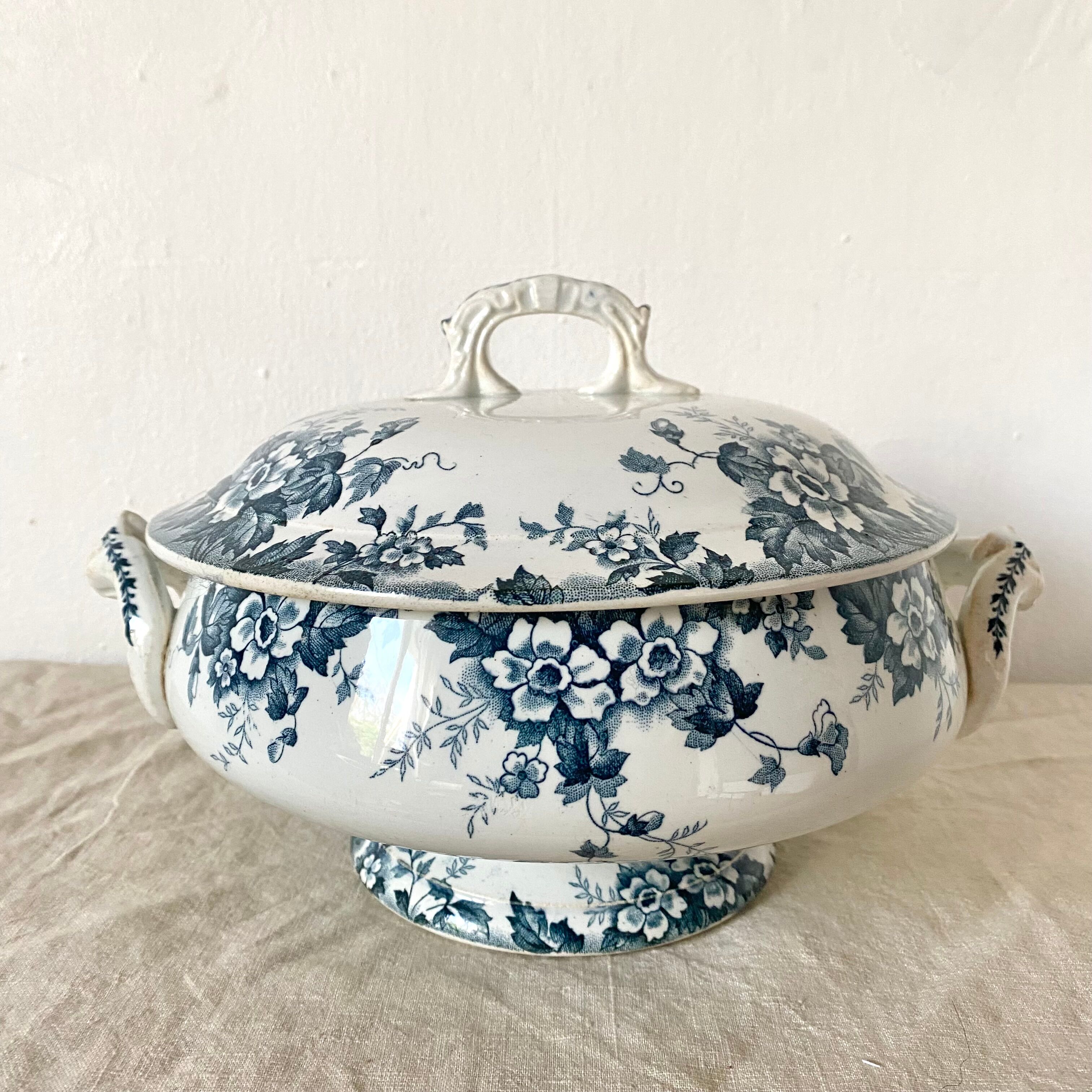 Old soup tureen Saint Amand 1920
