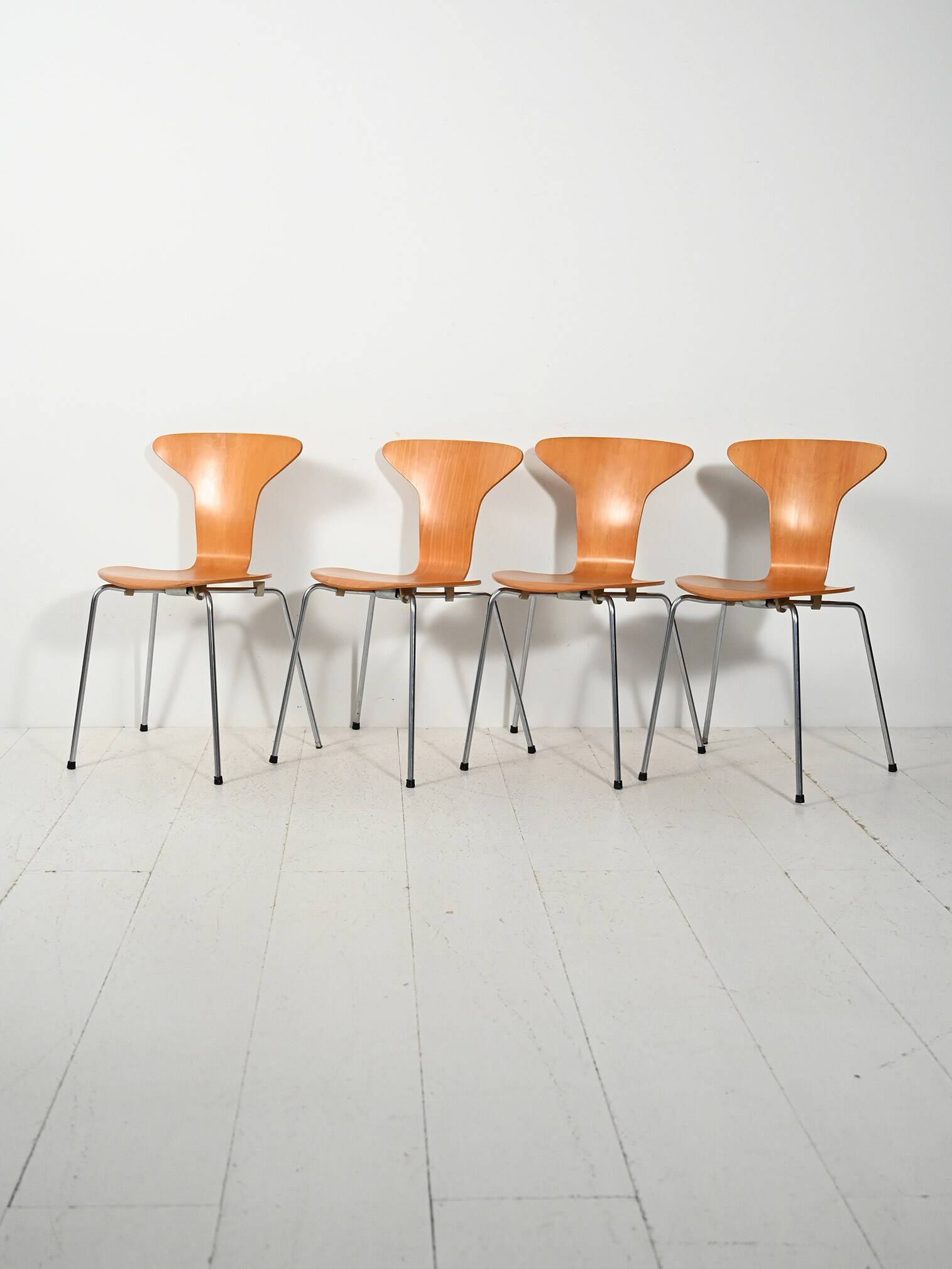 Set of 4 “Mosquito” chairs by Arne Jacobsen
