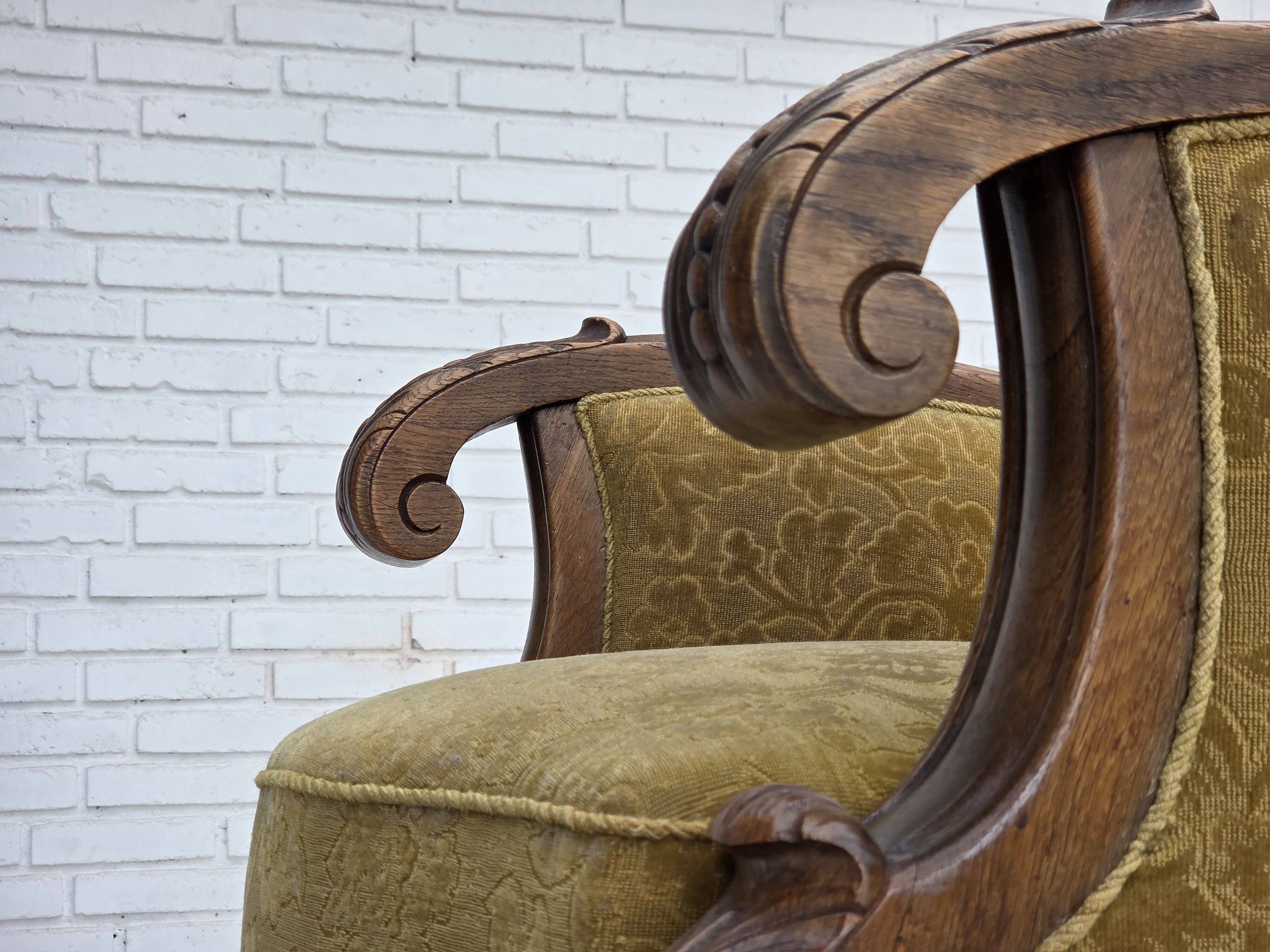Fauteuil danois à dossier haut, années 1960, laine d'ameublement, bois de chêne massif.