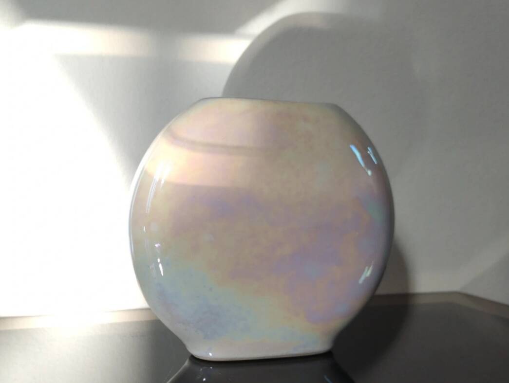 Vase, single flower holder in pearlescent glazed ceramic.