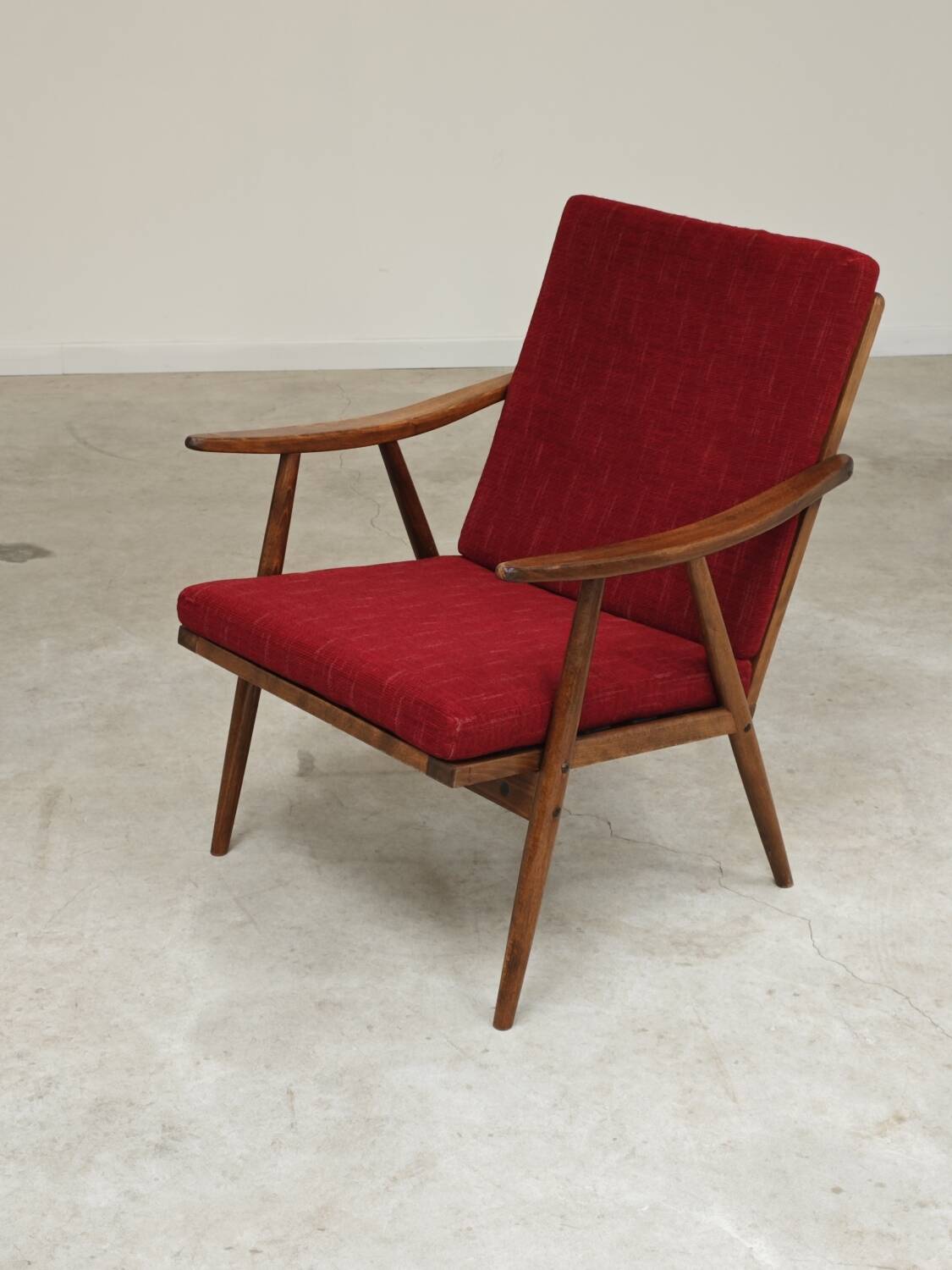 Pair of burgundy boomerang armchairs Antonin Suman Ton Bystrice (Thonet)