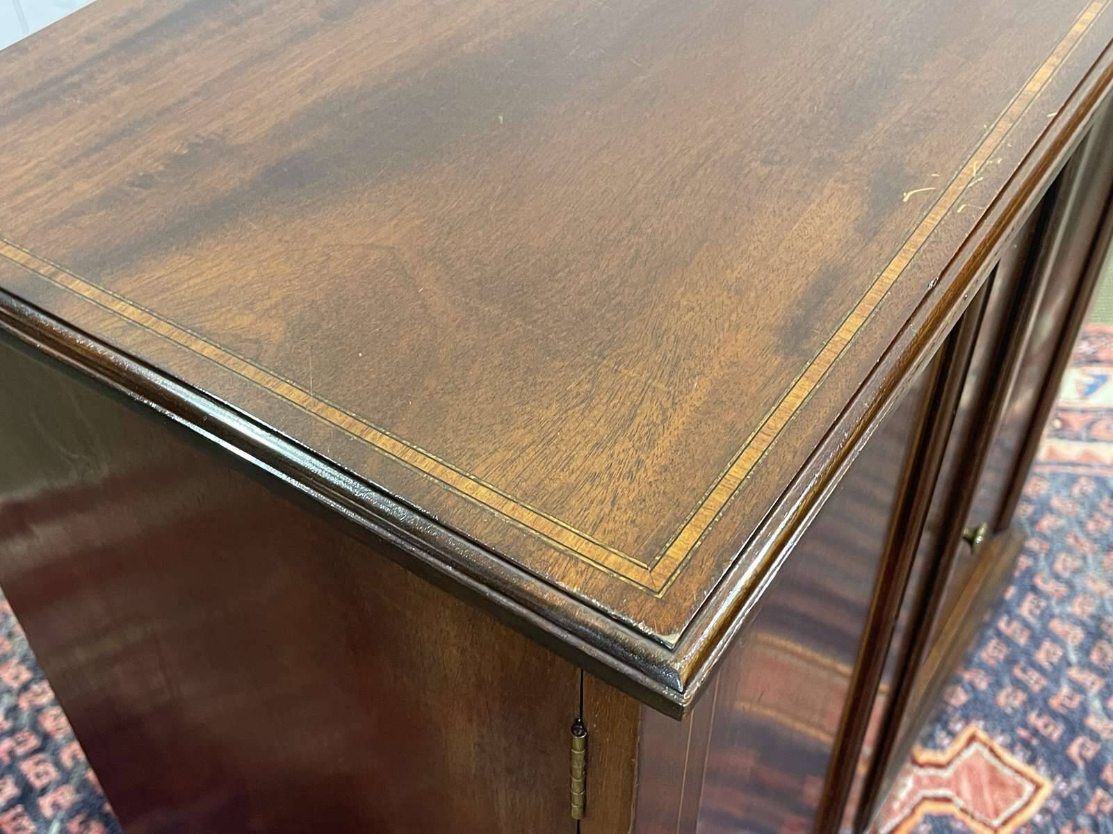 Buffet anglais en acajou des années 1930