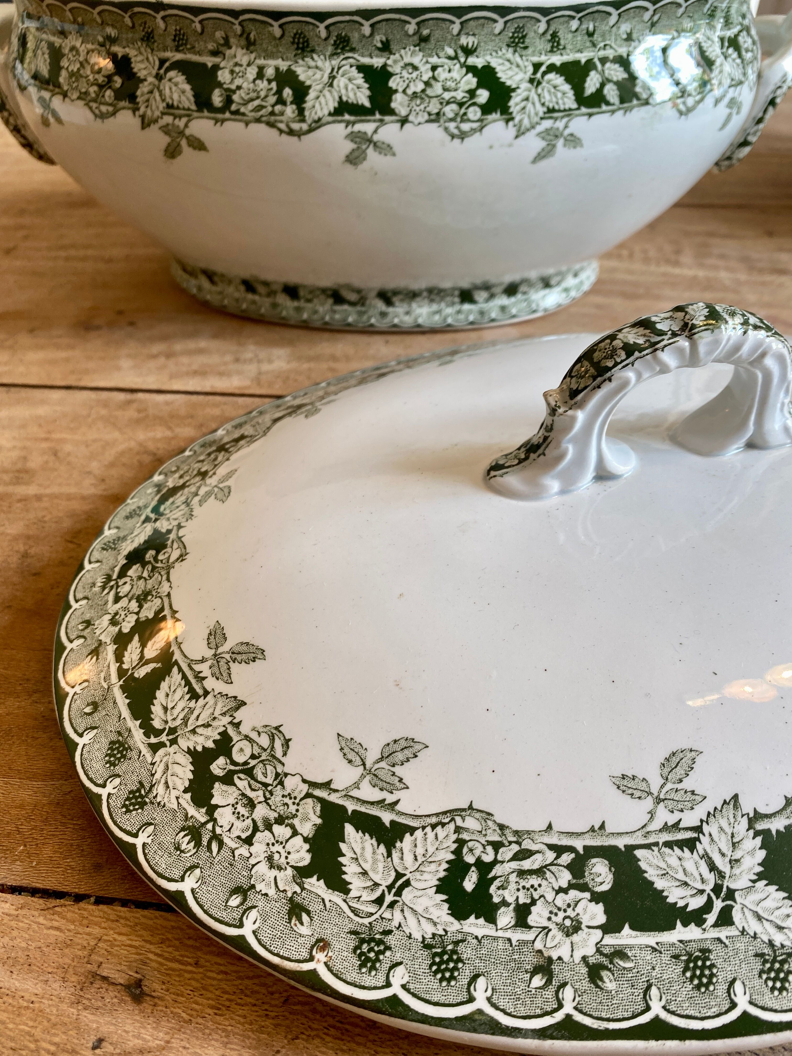 Large old tureen in iron earth, model Murier de Saint amand