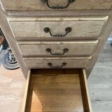 Solid oak chest of drawers