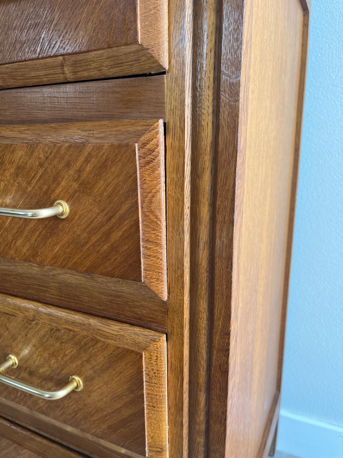 Vintage commode with tapered legs