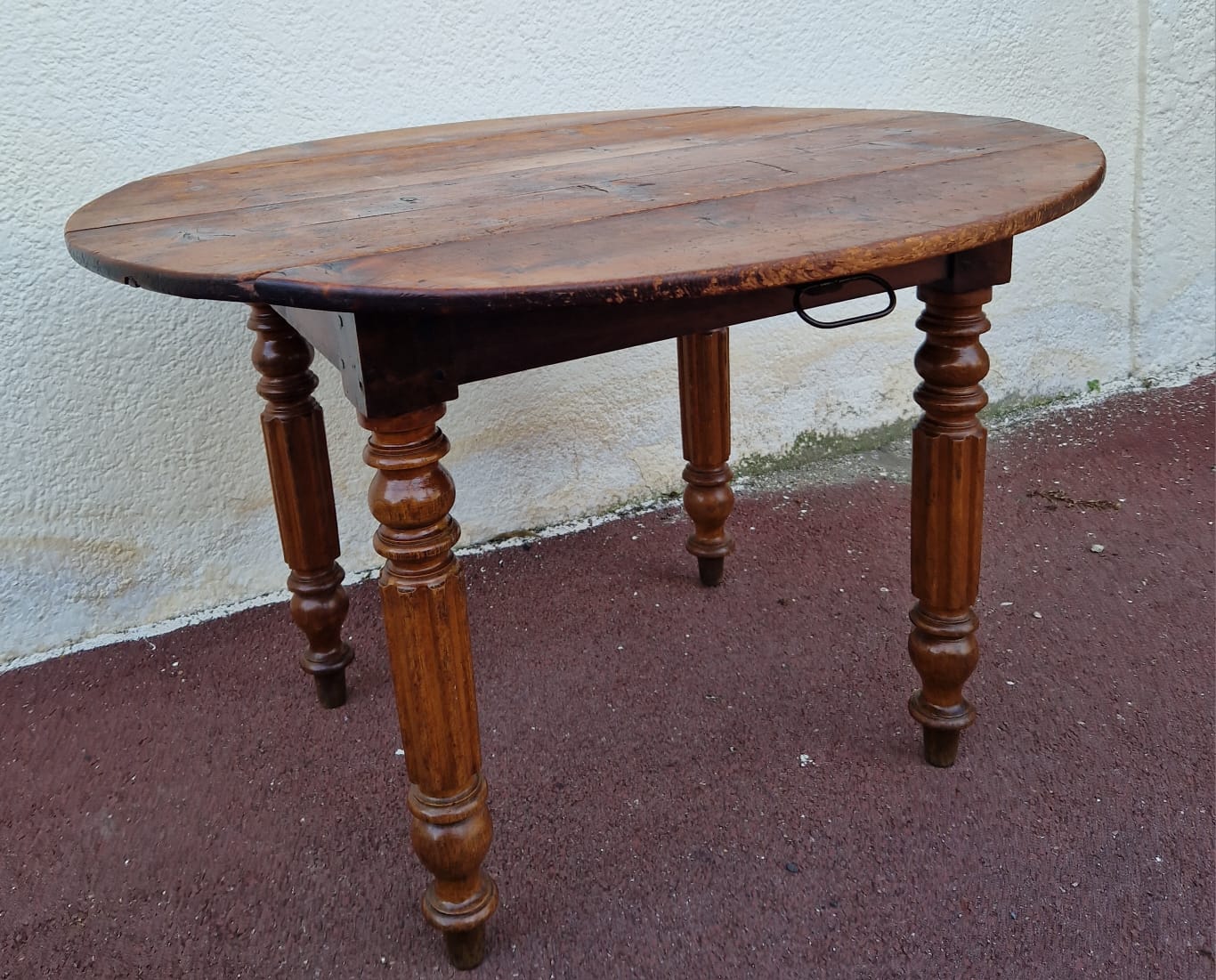 Country table with shutters