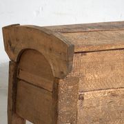 Coffre primitif ancien en bois – Transylvanie, vers 1850