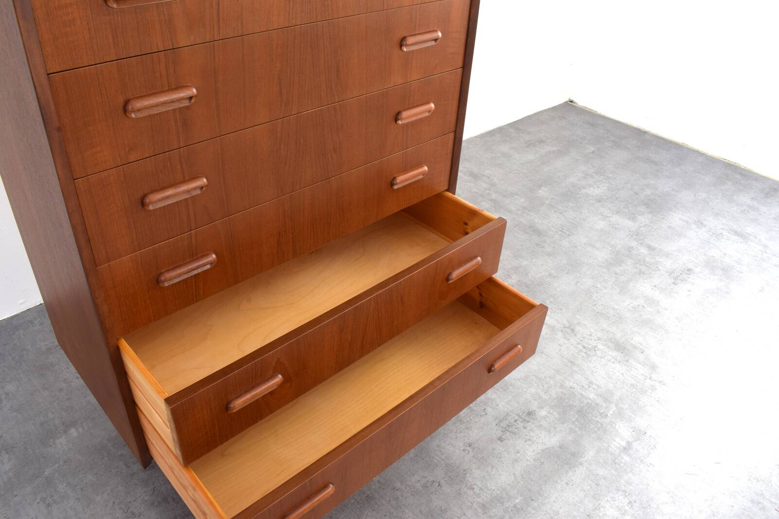 Commode en teck danois des années 1960.