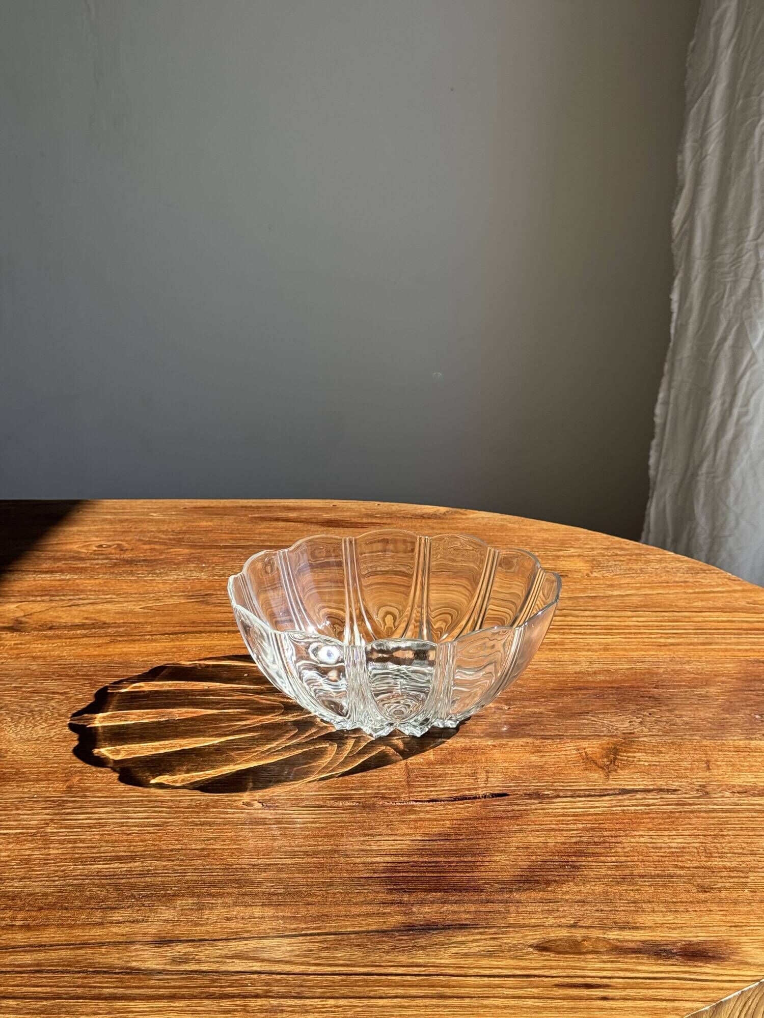 Small vintage Arcoroc Codec glass salad bowl with stylized petal patterns