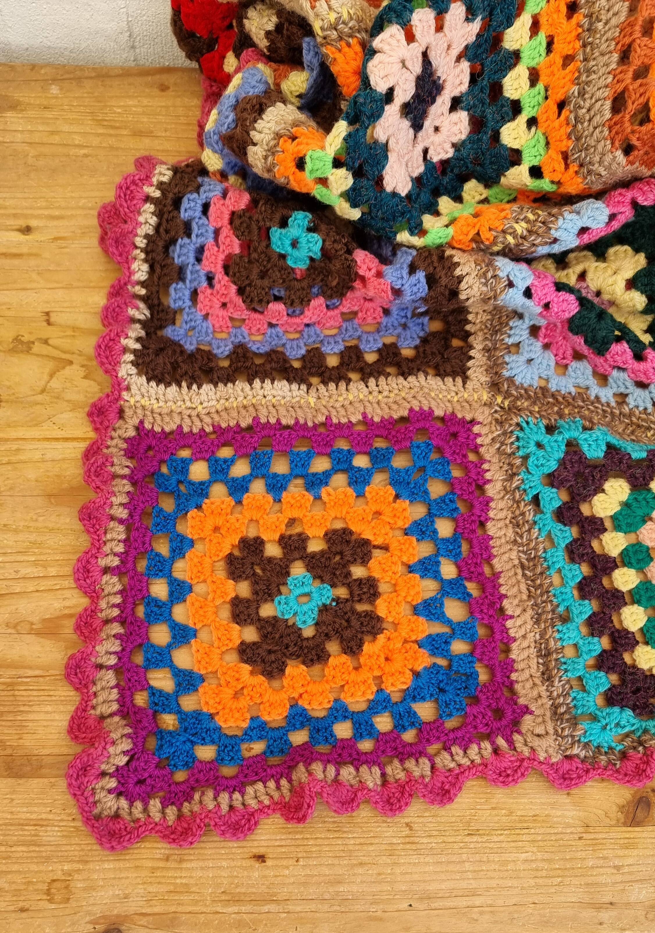 Plaid vintage au crochet multicolore motif granny