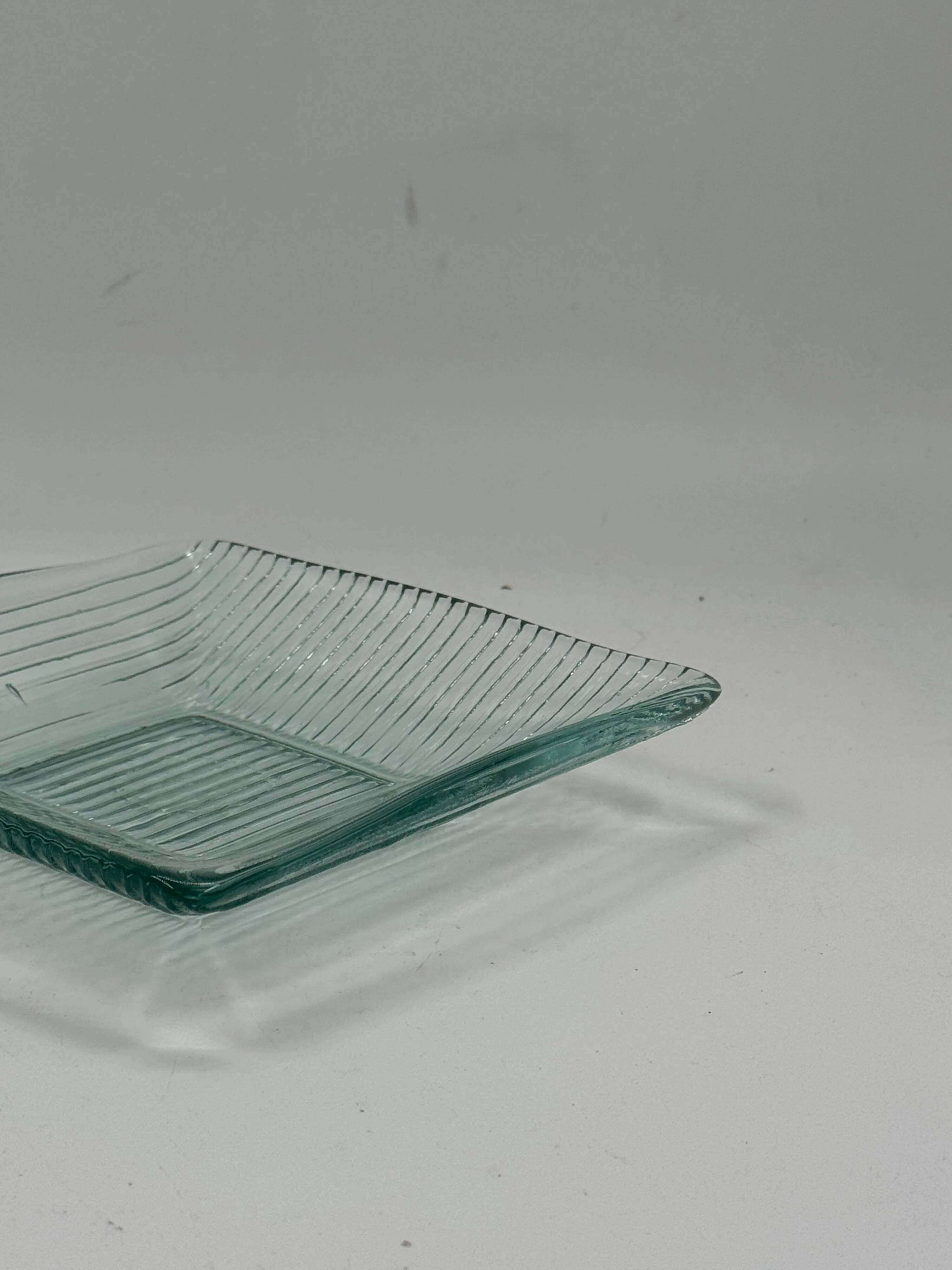 Plateau carré vintage en verre strié
