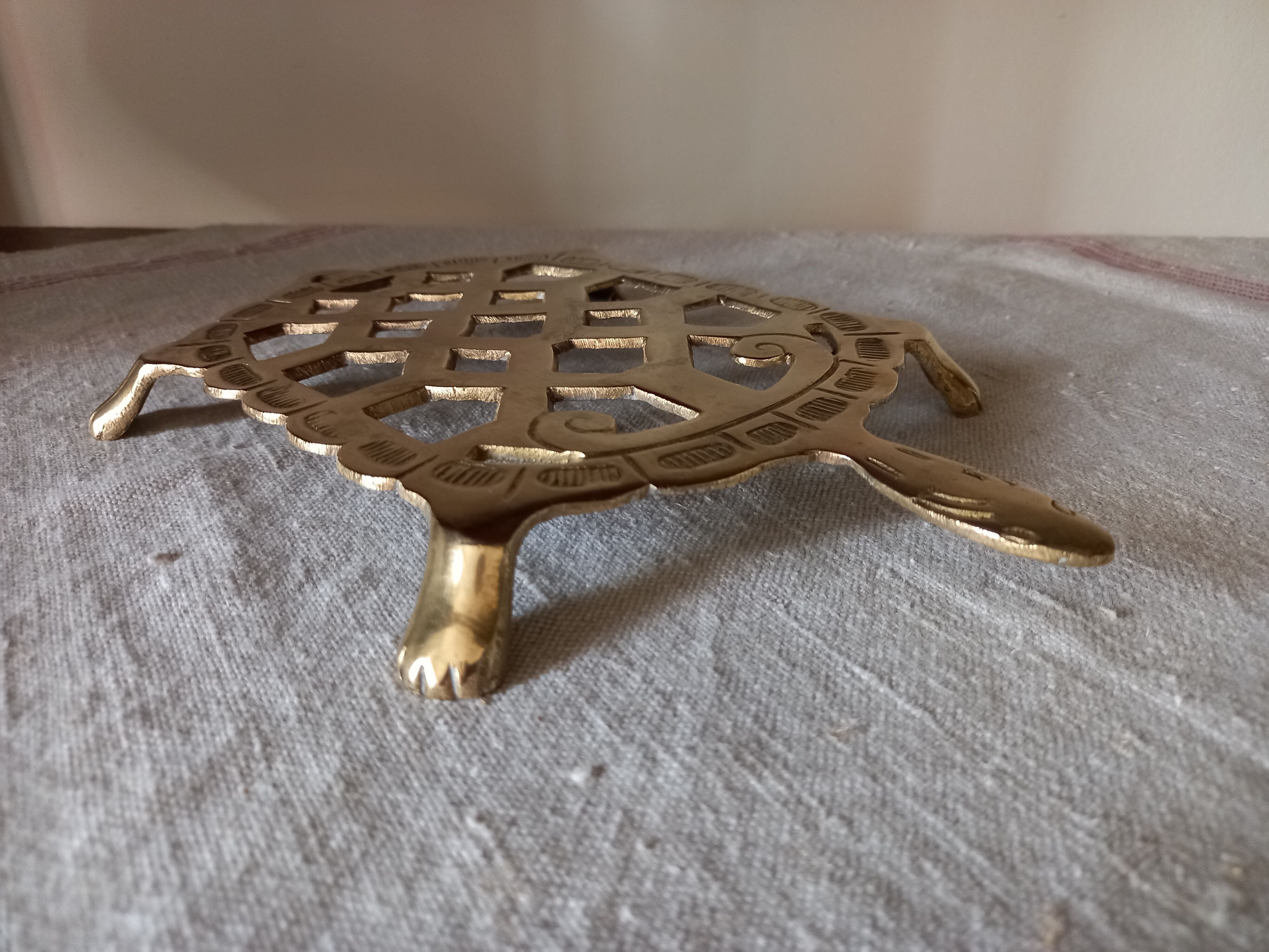 Brass turtle flat bottom