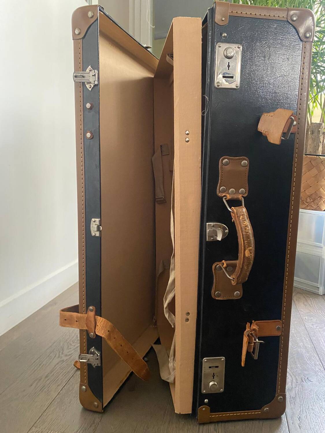 Malle Cabin Mid-Century Fibre Vulcanised / Beige Leather / Metal