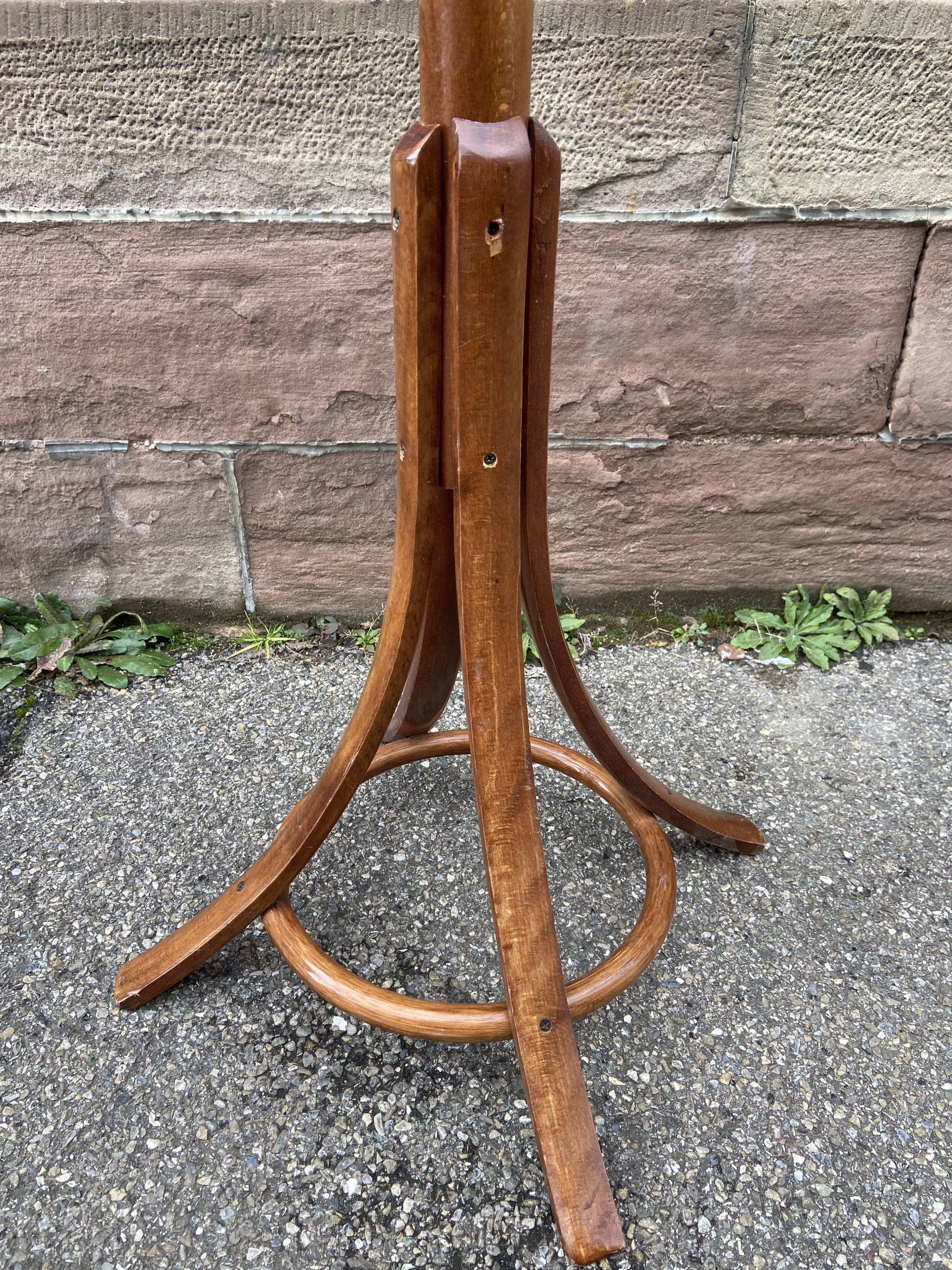 Baumann bistro coat rack on vintage parrot stand 60/70s curved wood