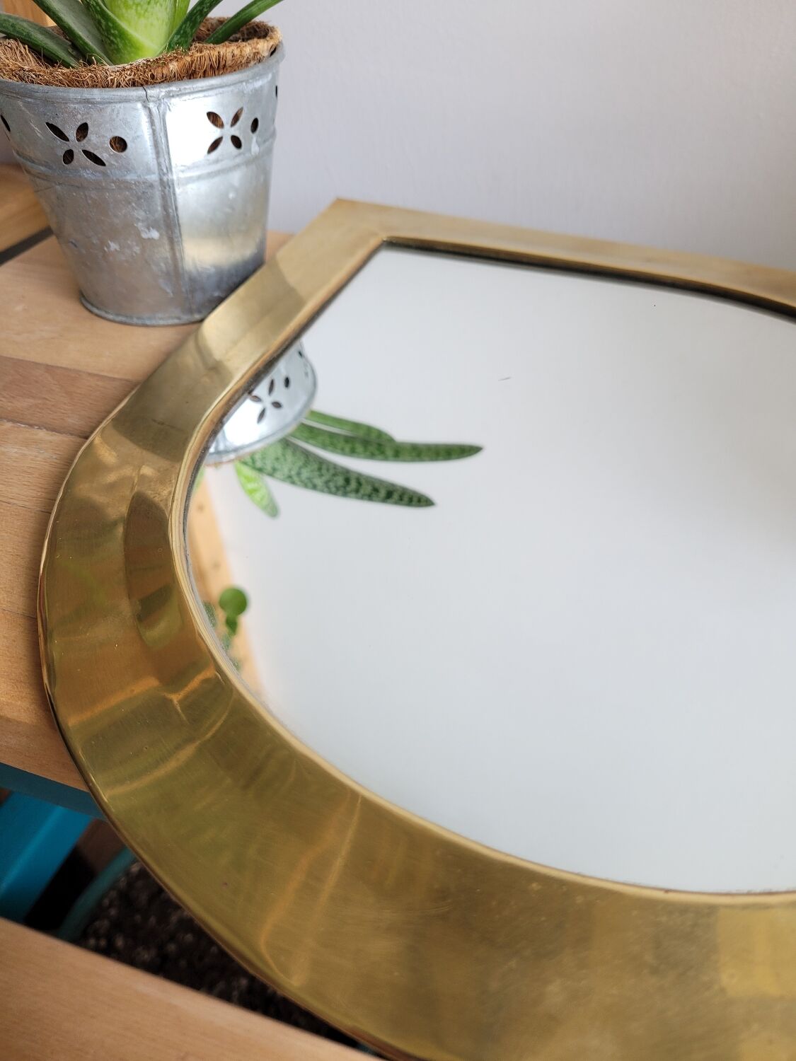 Mirror edge brass drop shape