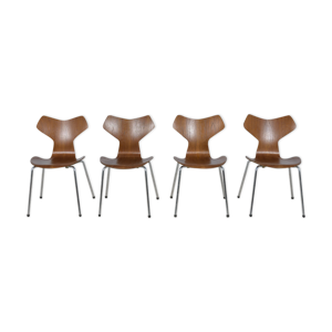 Chaises modèle 3130