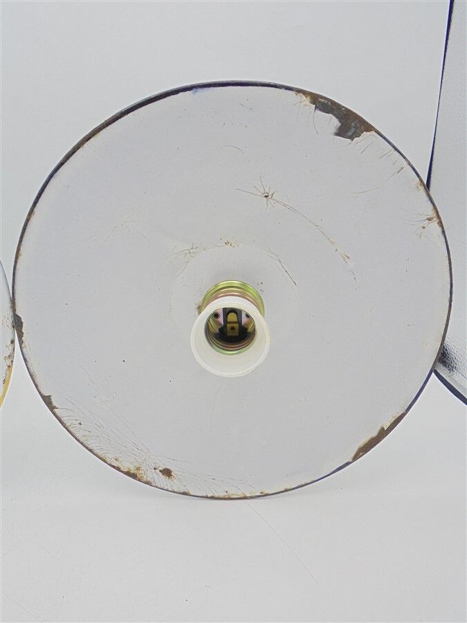 Duo of enamelled sheet metal sconces