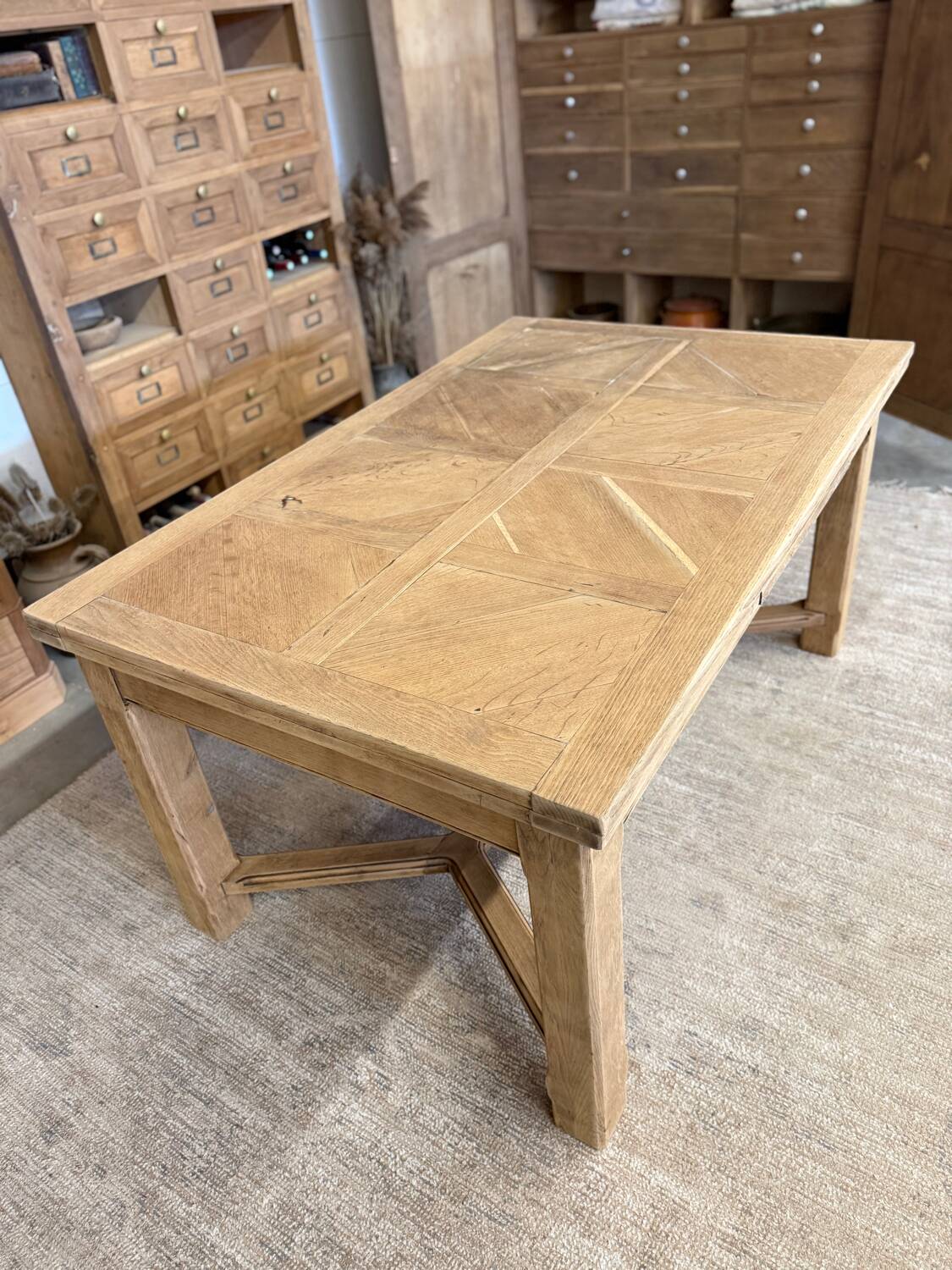 Table with integrated extensions