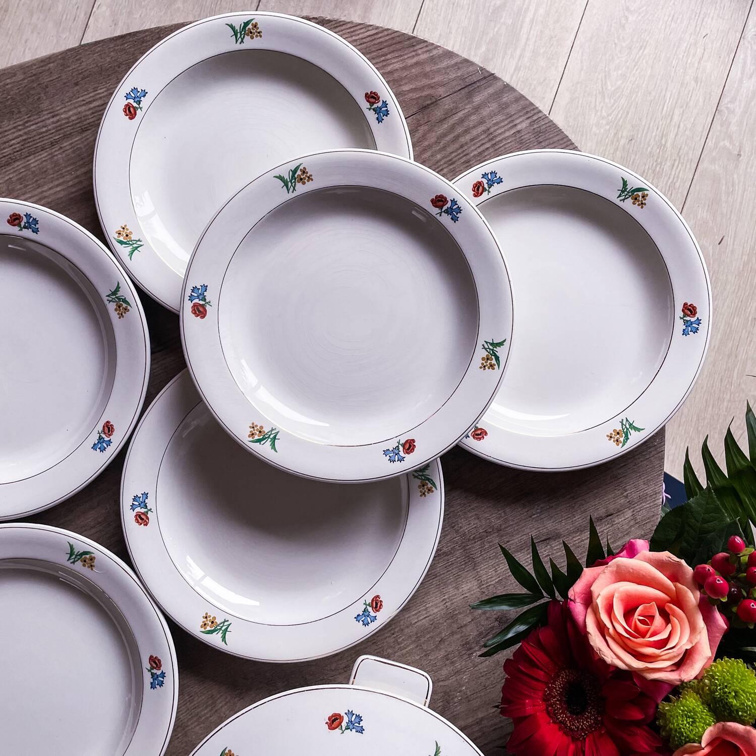 Gien flower service: 6 plates + 1 tureen