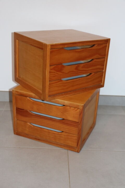 2 pine veneer bedside tables