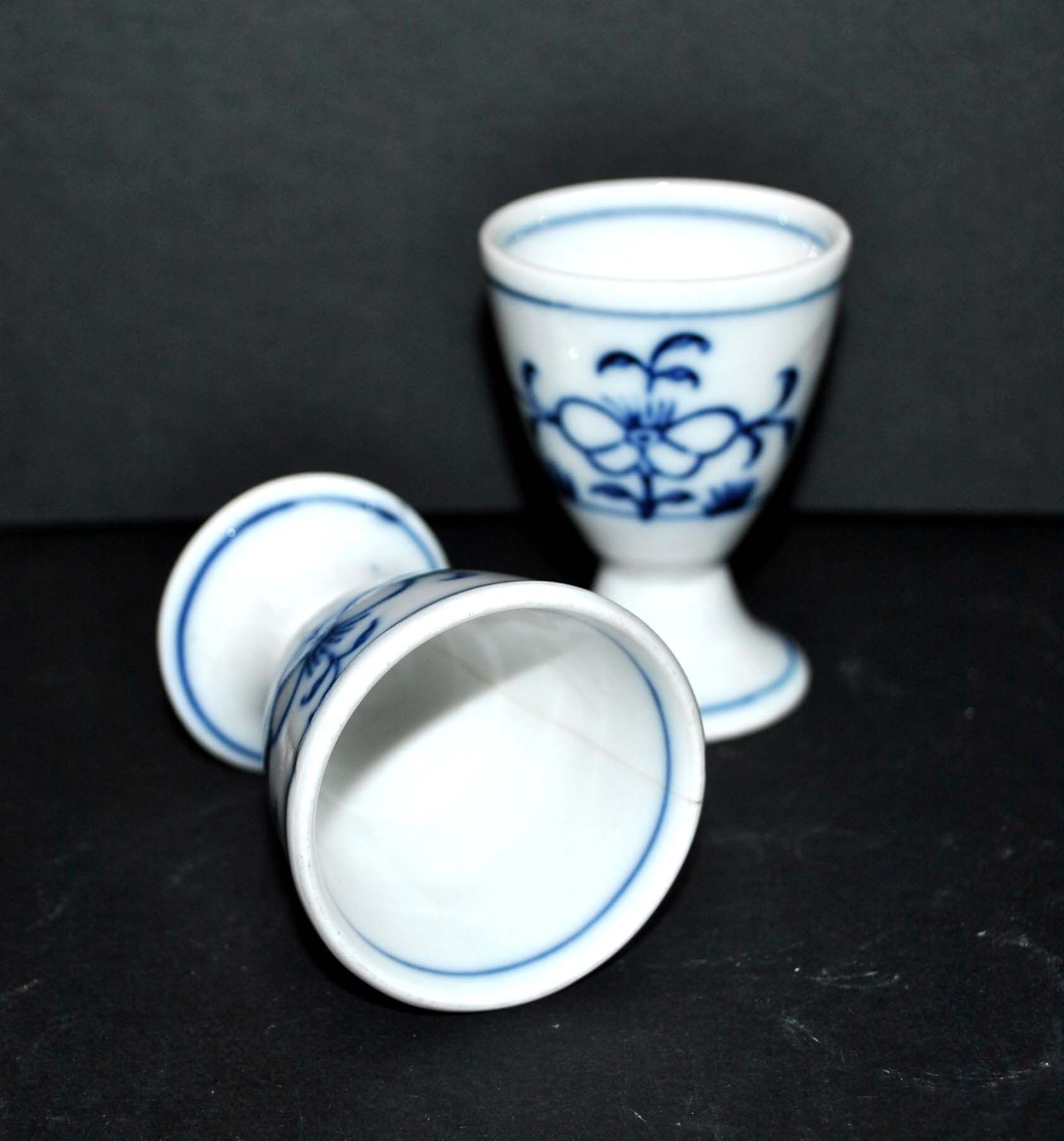 Set of 2 vintage coquetiers in white porcelain Copenhagen style