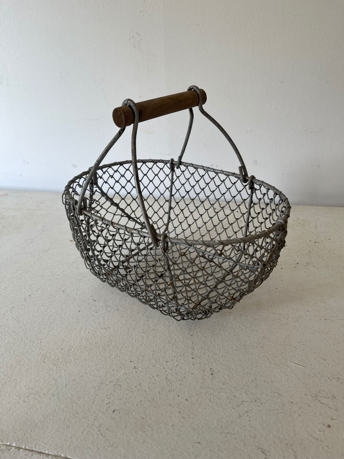 Iron wire basket