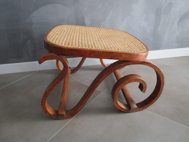 Old inclined footrest in bentwood, wood and canning